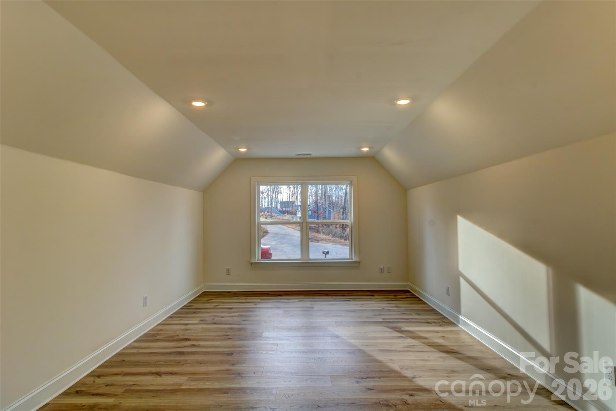 1041 Harrogate Drive Property Photo 36