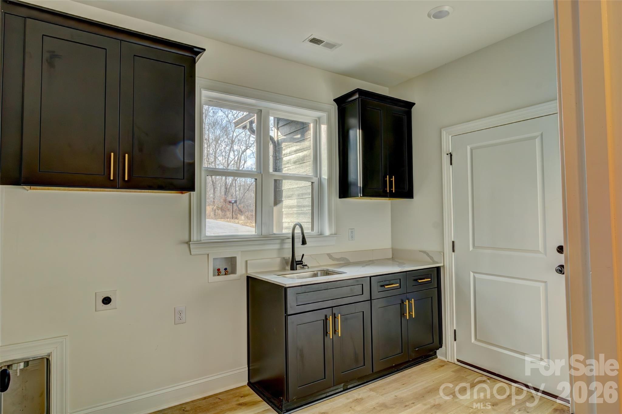 1041 Harrogate Drive Property Photo 37