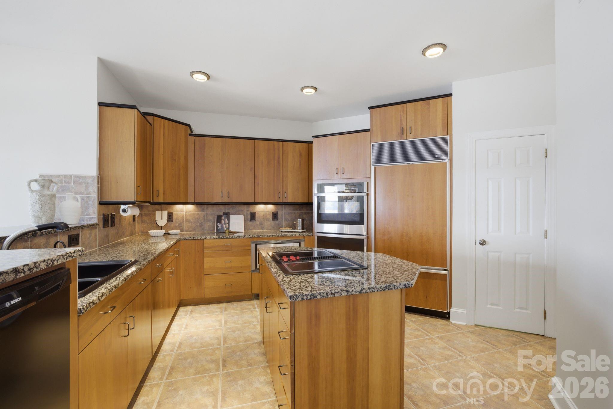 144 Mariner Pointe Lane Property Photo 17