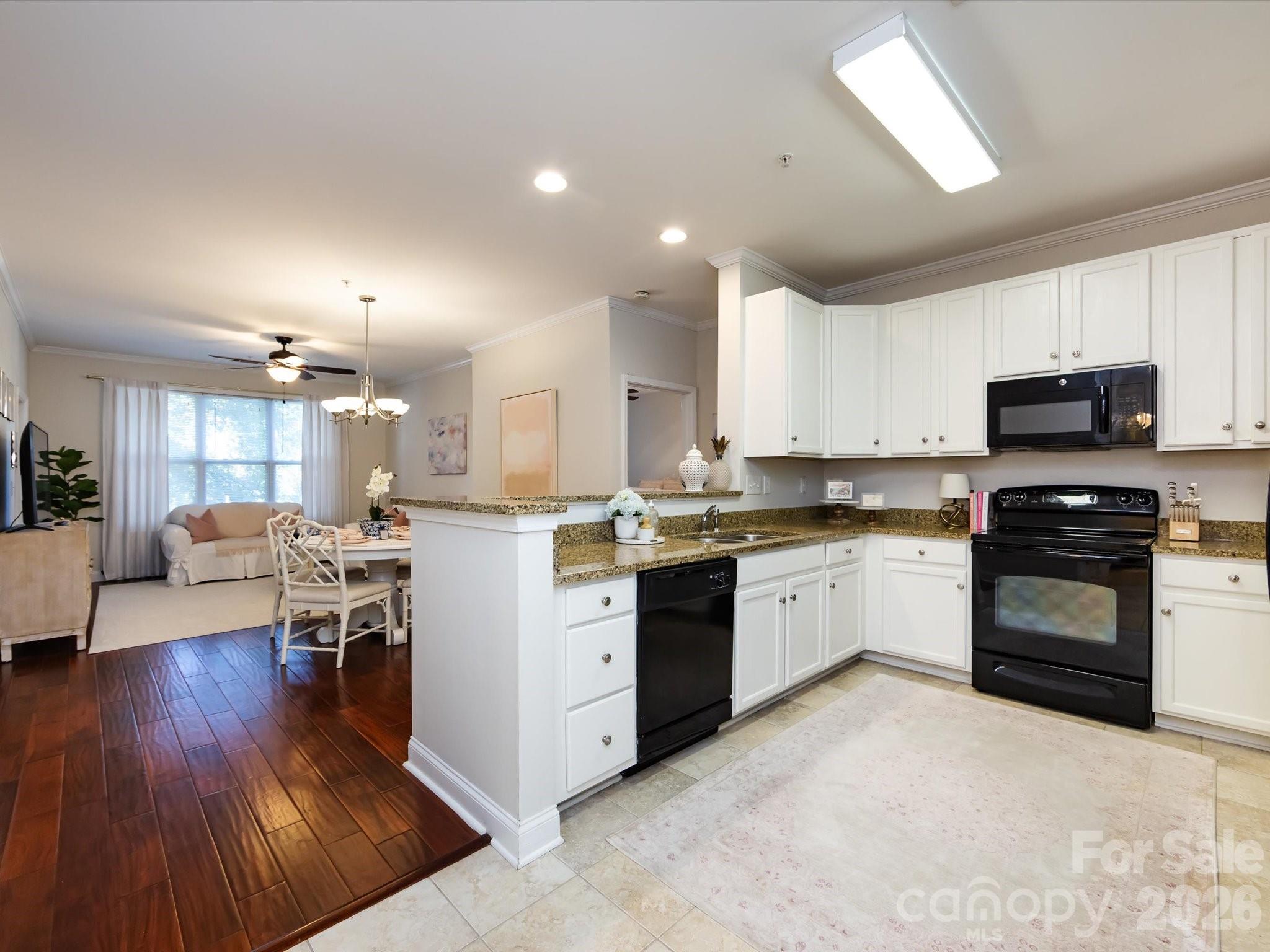 1000 E Woodlawn Road 113 Property Photo 5