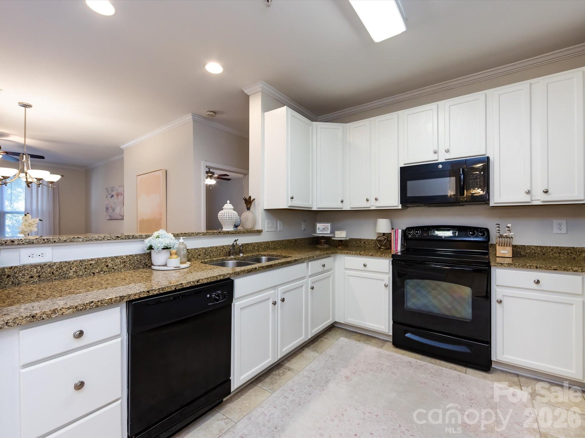 1000 E Woodlawn Road 113 Property Photo 7