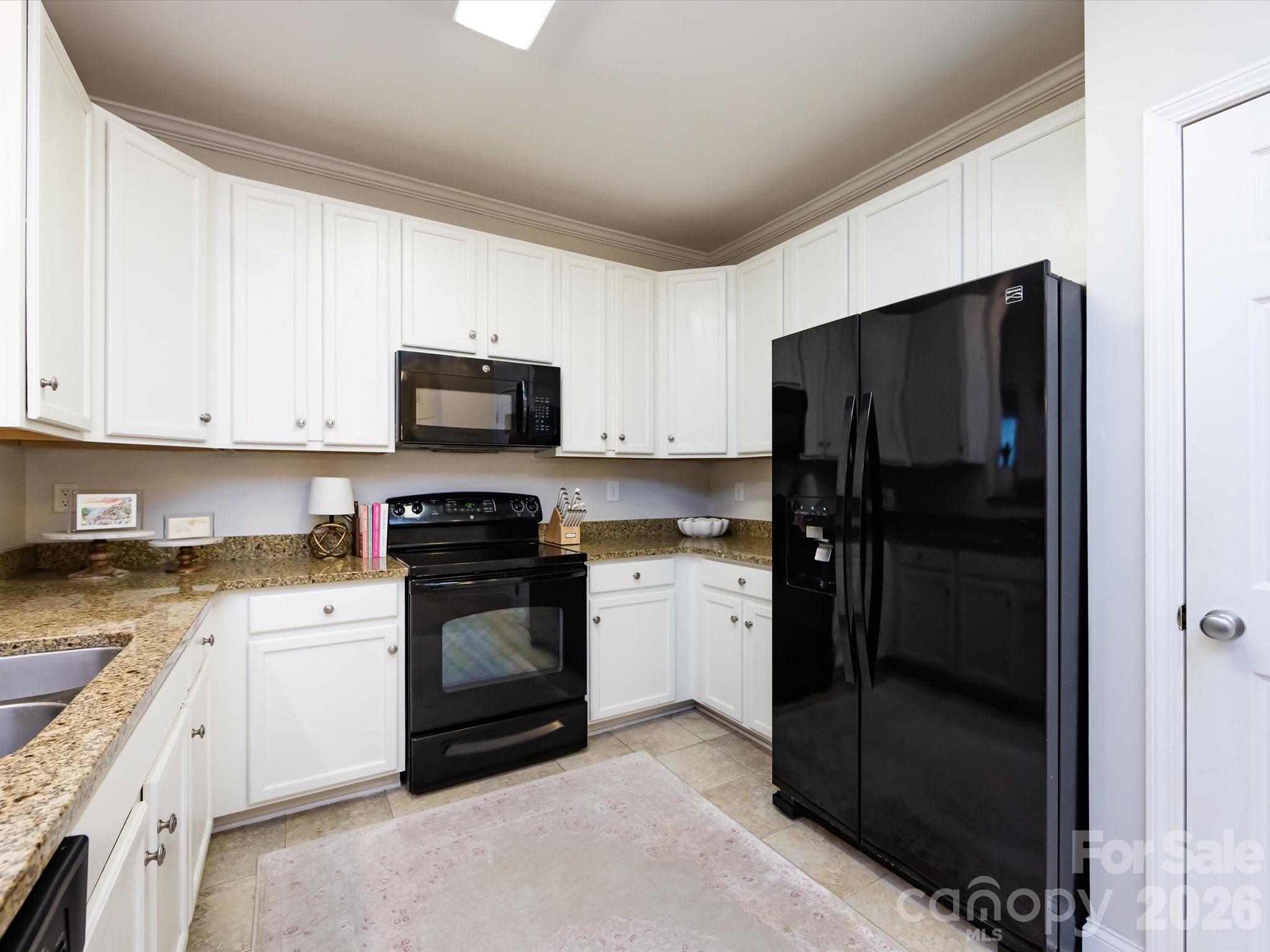 1000 E Woodlawn Road 113 Property Photo 8