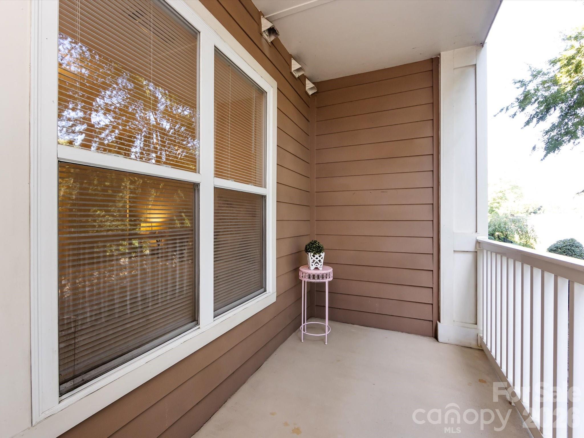 1000 E Woodlawn Road 113 Property Photo 15