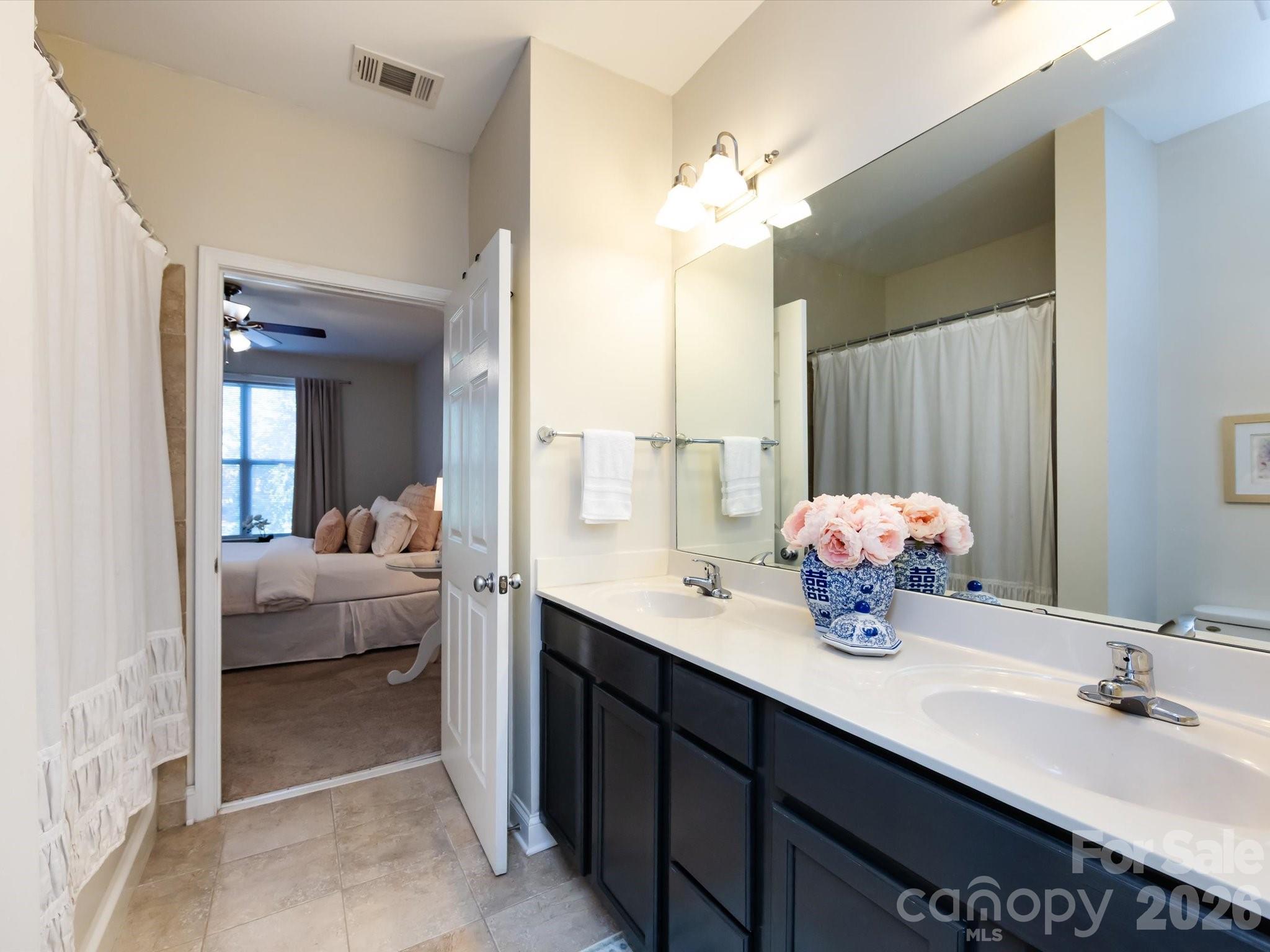 1000 E Woodlawn Road 113 Property Photo 19
