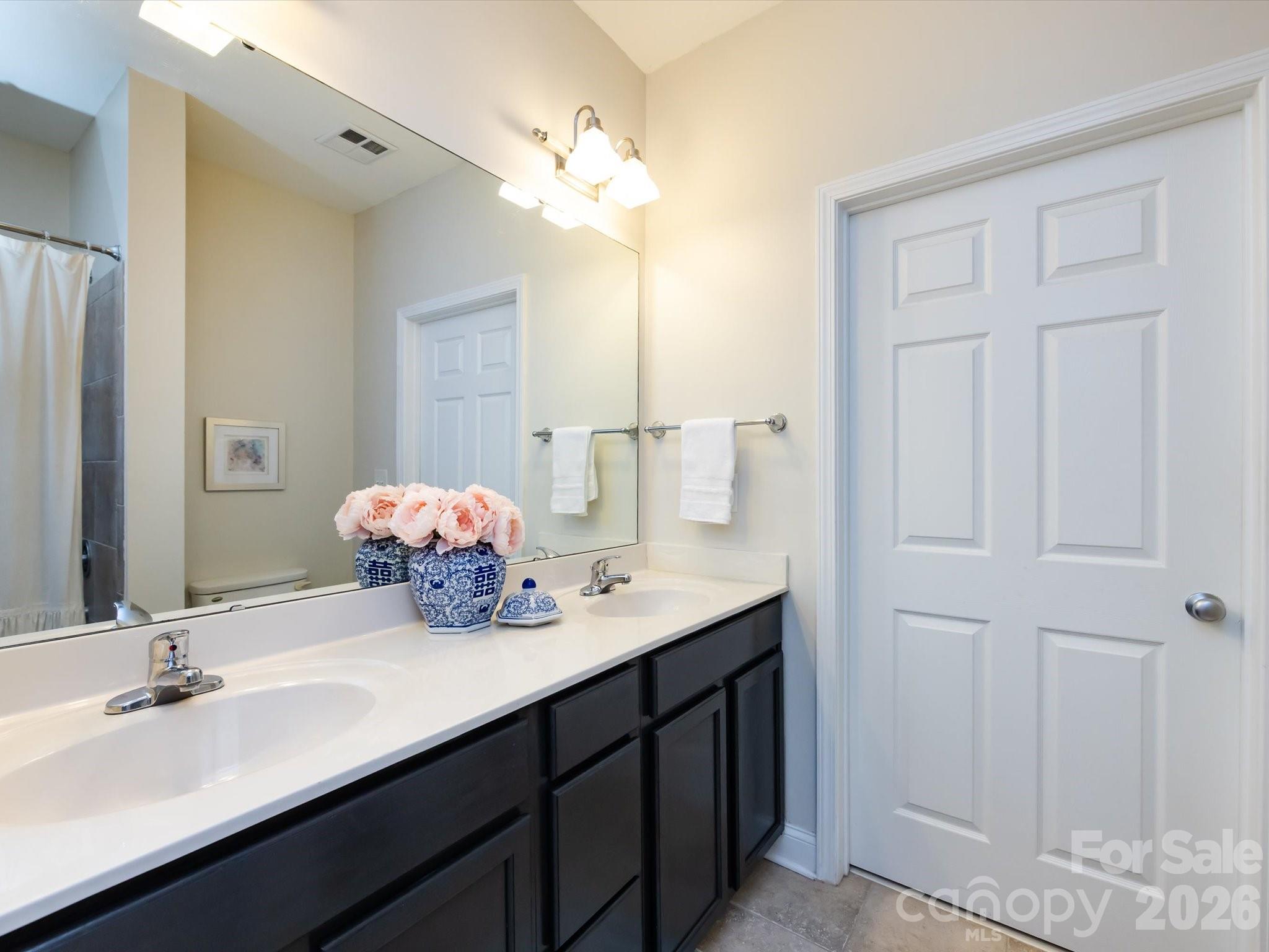 1000 E Woodlawn Road 113 Property Photo 20