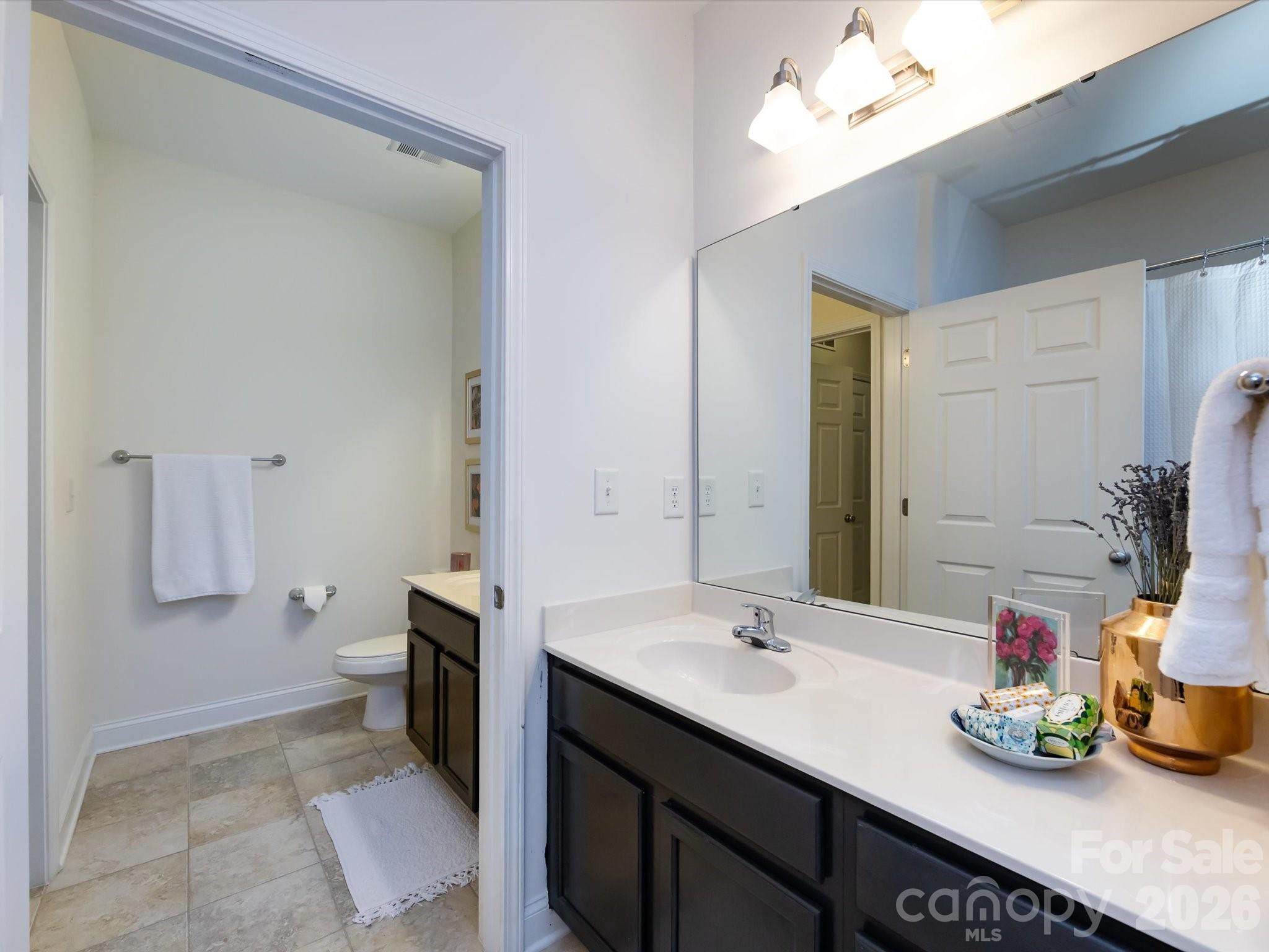 1000 E Woodlawn Road 113 Property Photo 24