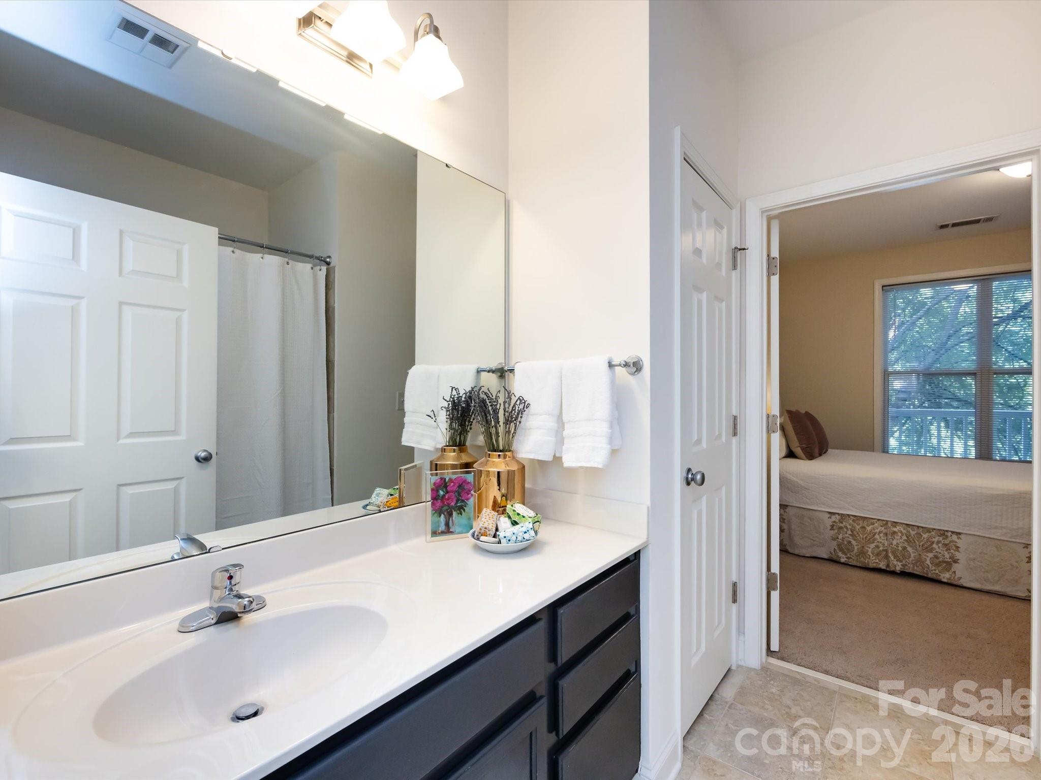 1000 E Woodlawn Road 113 Property Photo 26