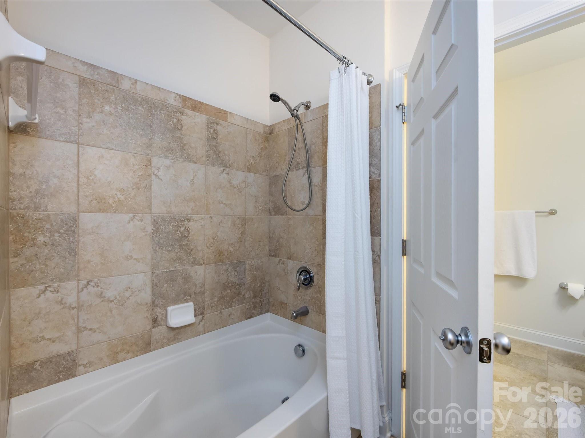 1000 E Woodlawn Road 113 Property Photo 27