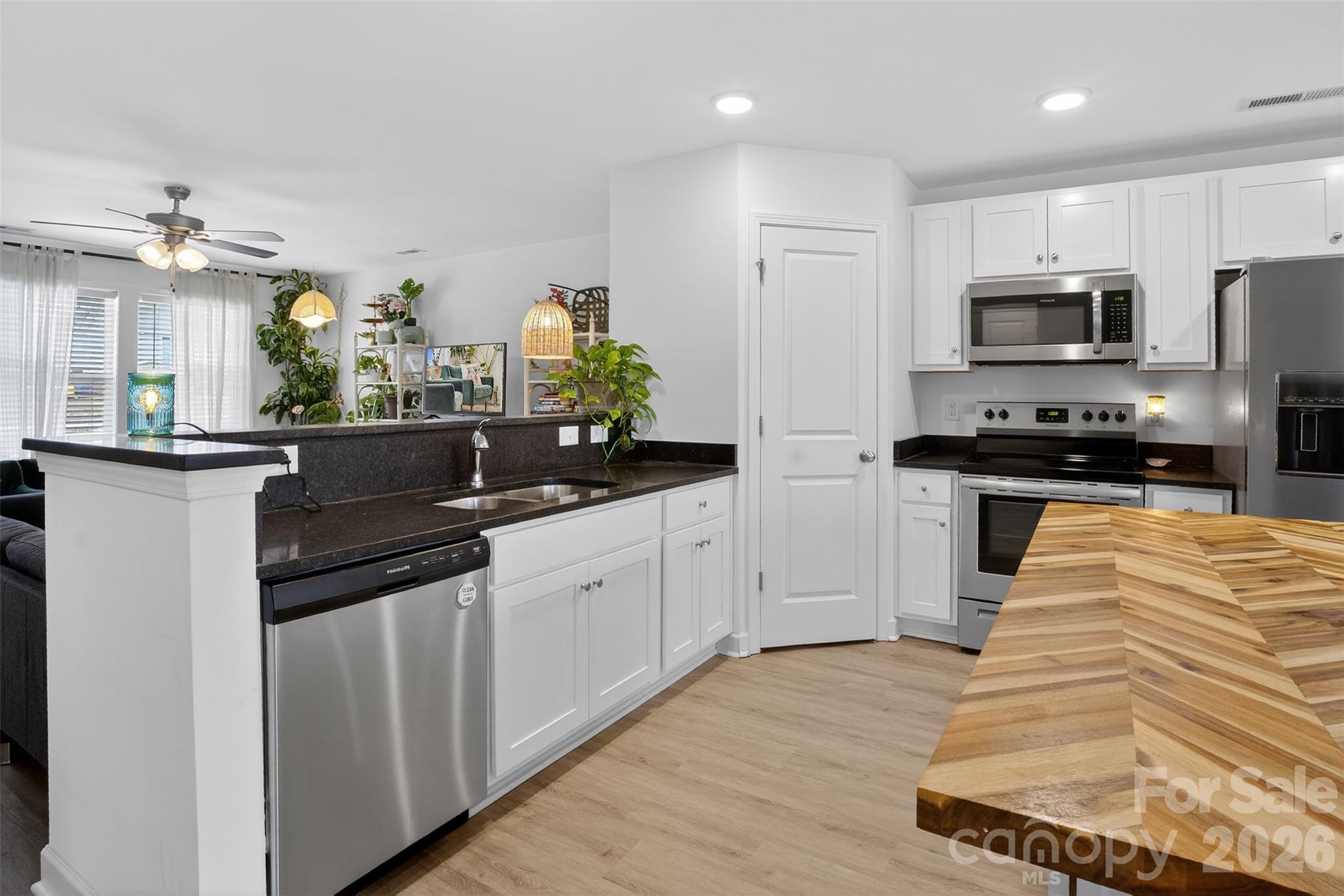 1526 Shepard Street Property Photo 10