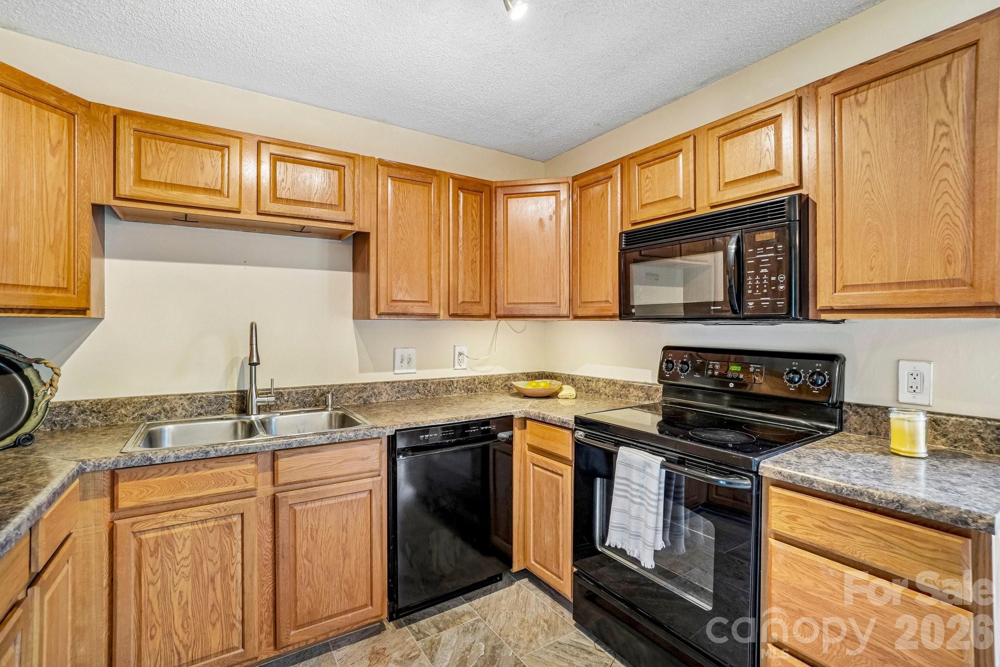 327 Heather Court Property Photo 13