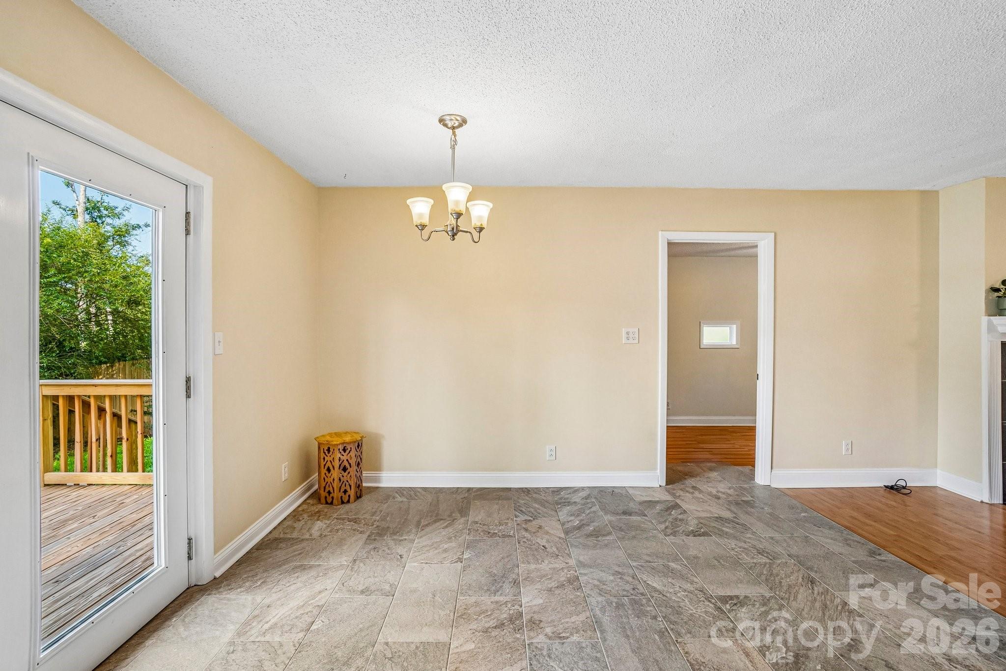327 Heather Court Property Photo 14