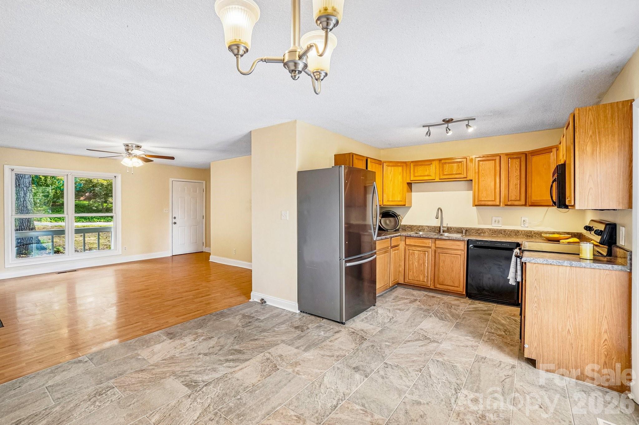 327 Heather Court Property Photo 15