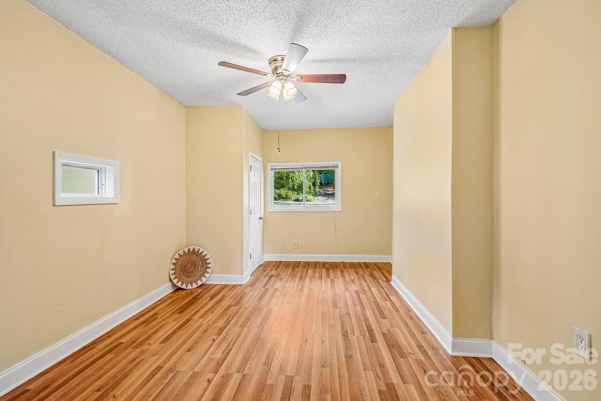 327 Heather Court Property Photo 16
