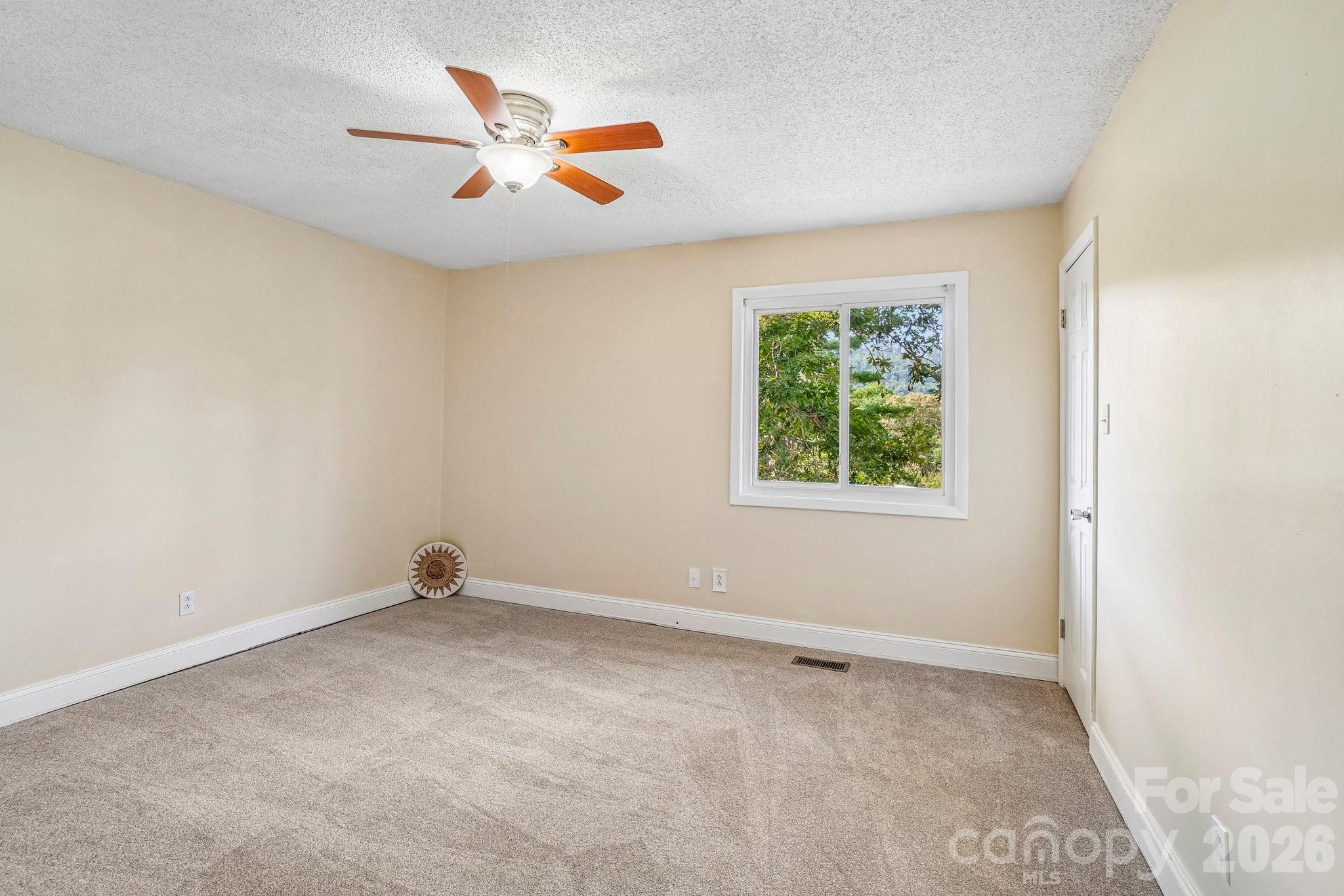 327 Heather Court Property Photo 22