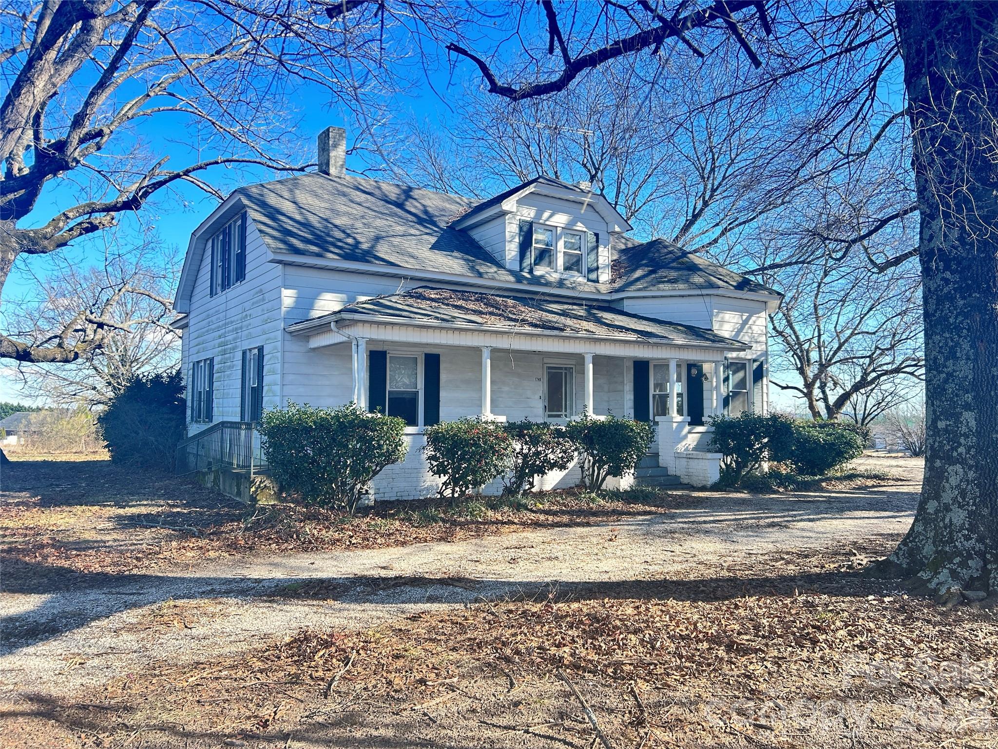 1746 N Post Road Property Photo 1