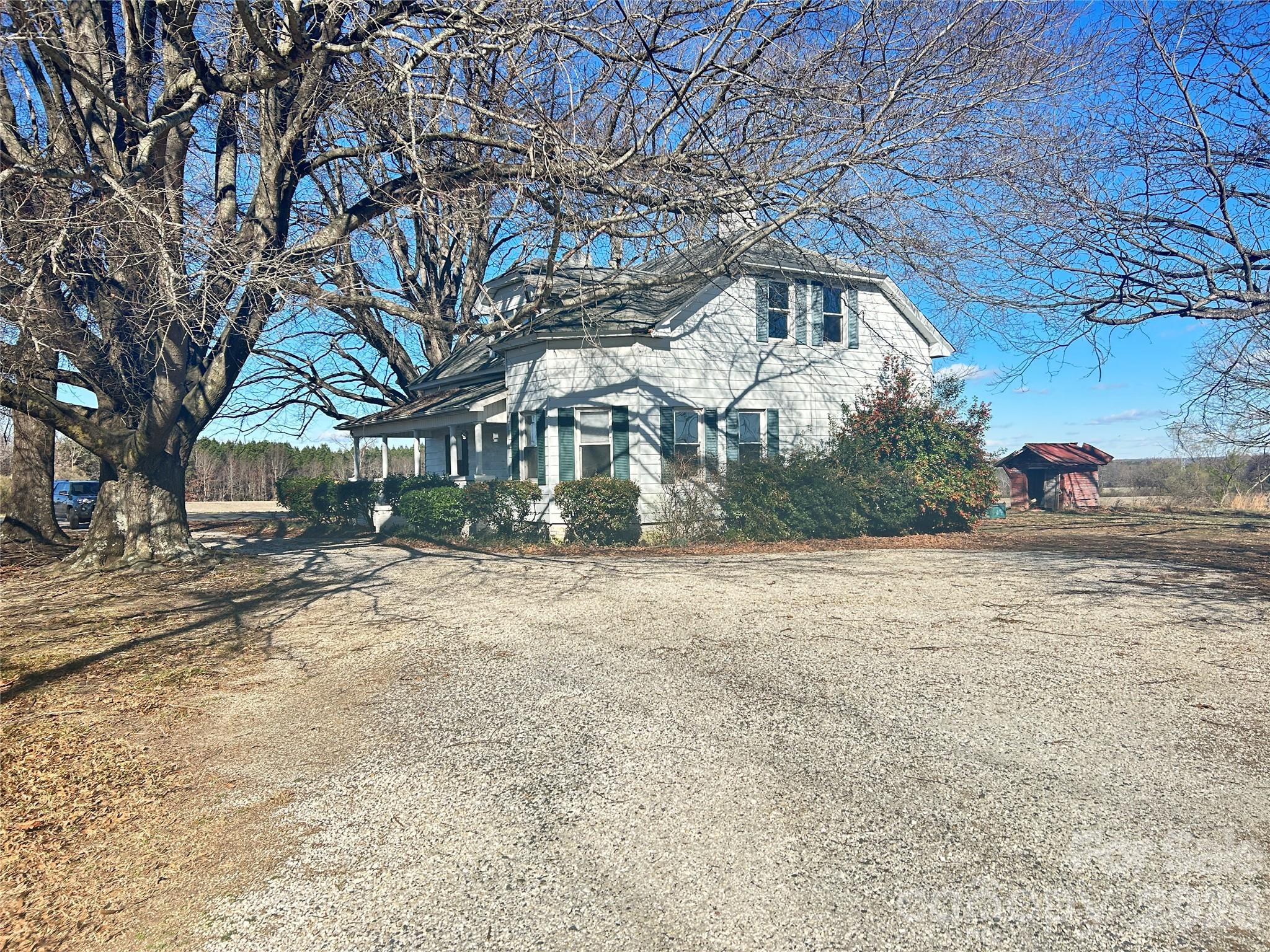 1746 N Post Road Property Photo 2