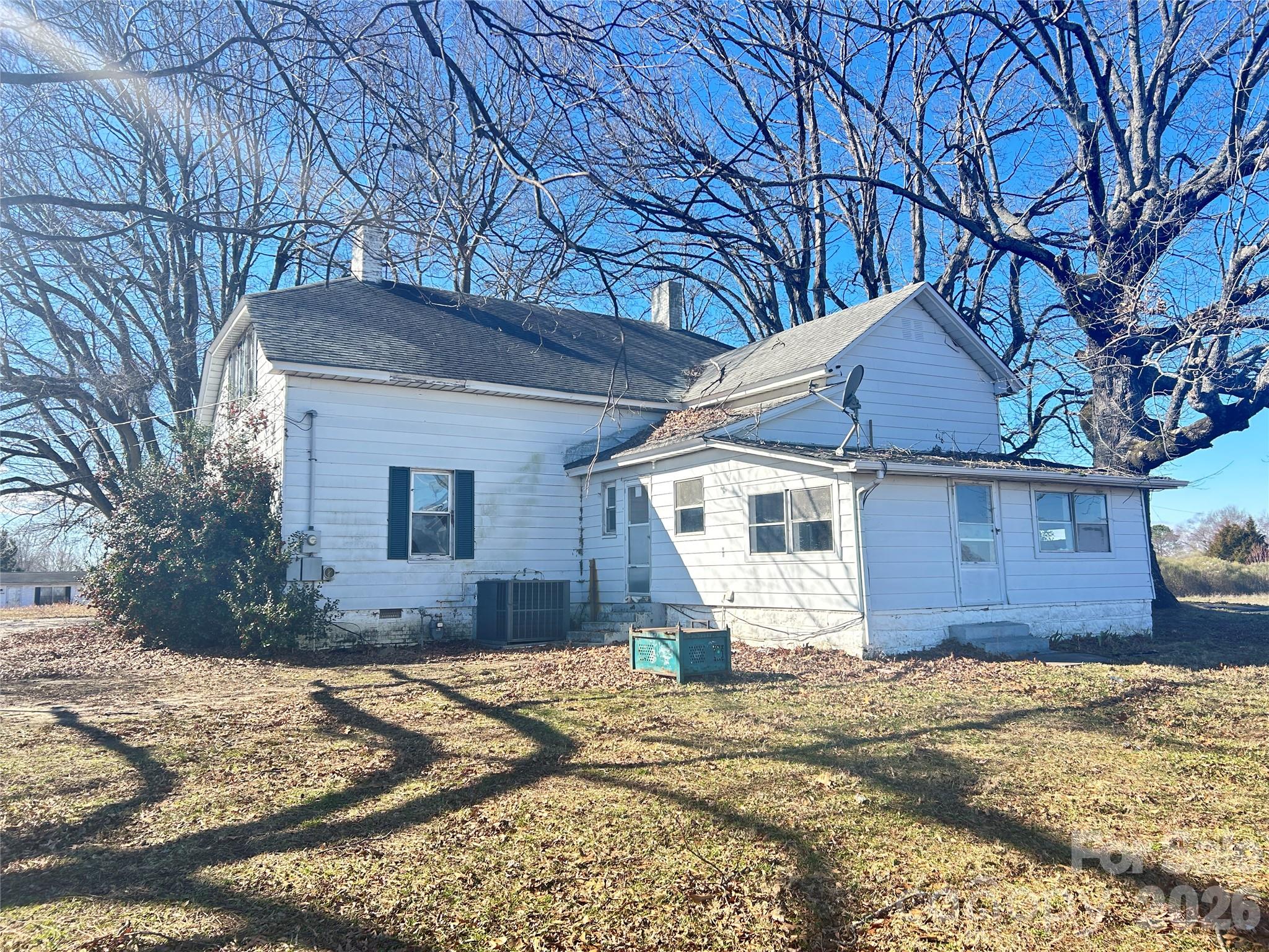 1746 N Post Road Property Photo 4