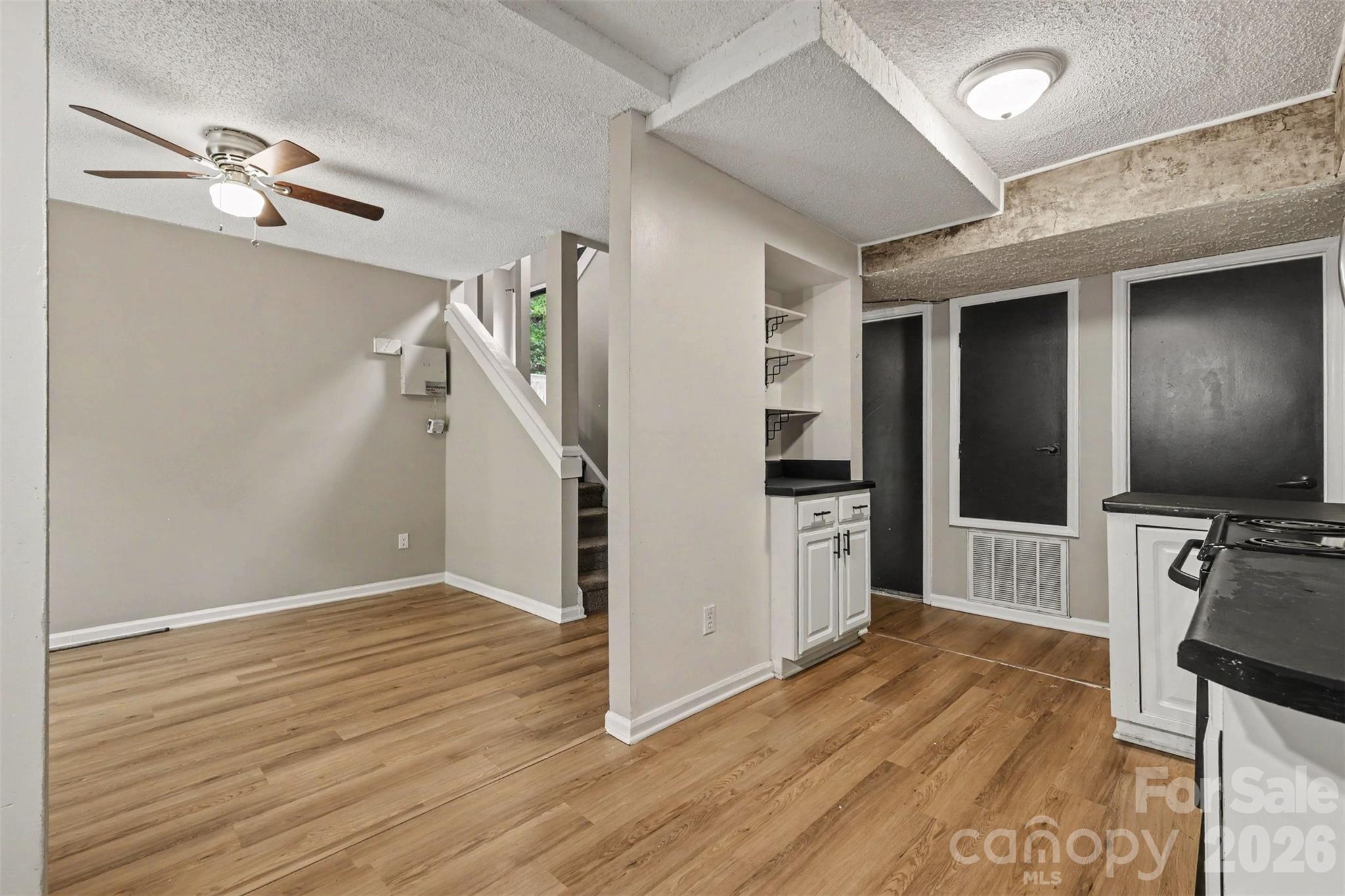 6102 Honeysuckle Lane Property Photo 8