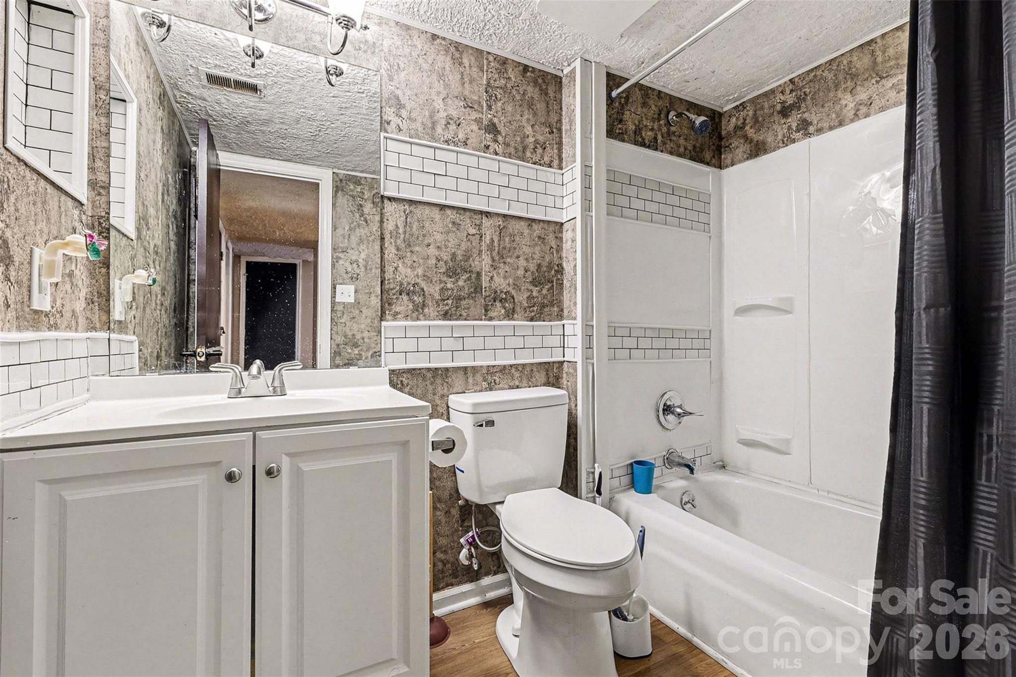 6102 Honeysuckle Lane Property Photo 16