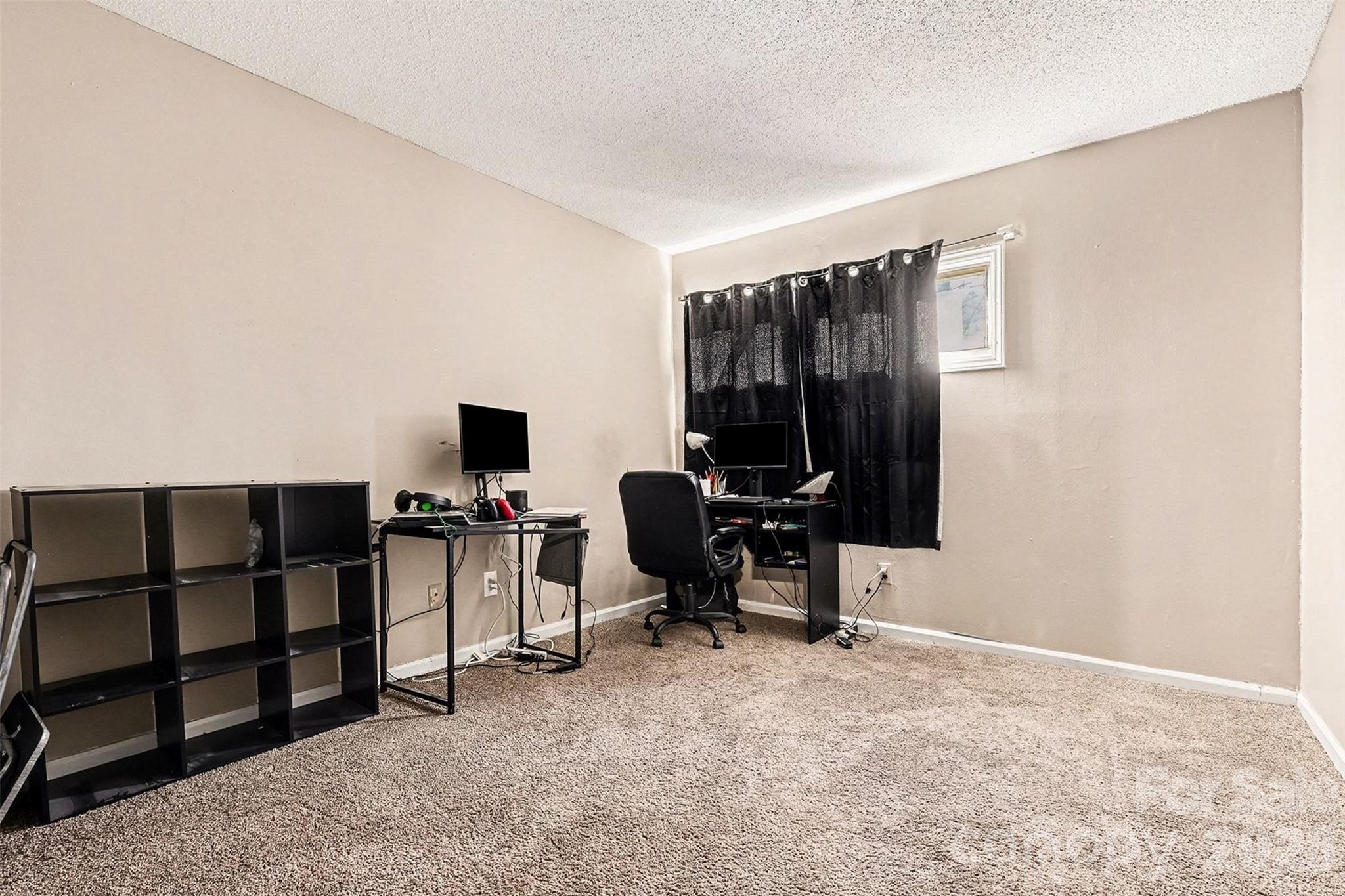6102 Honeysuckle Lane Property Photo 17