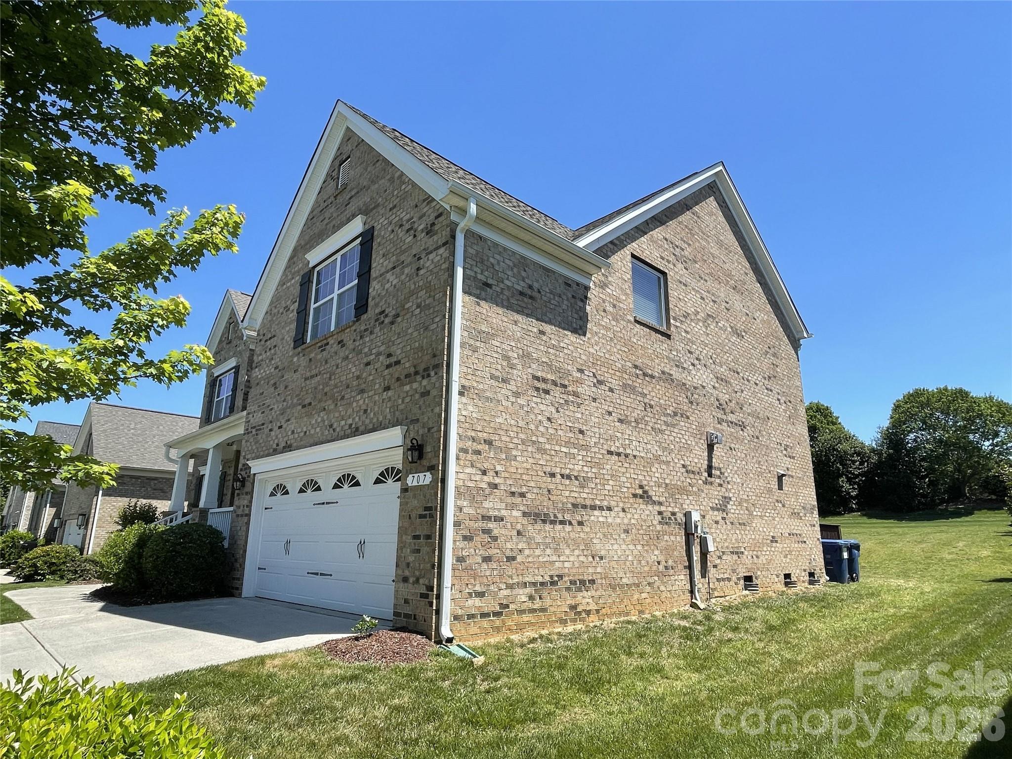 707 Five Leaf Lane Property Photo 3