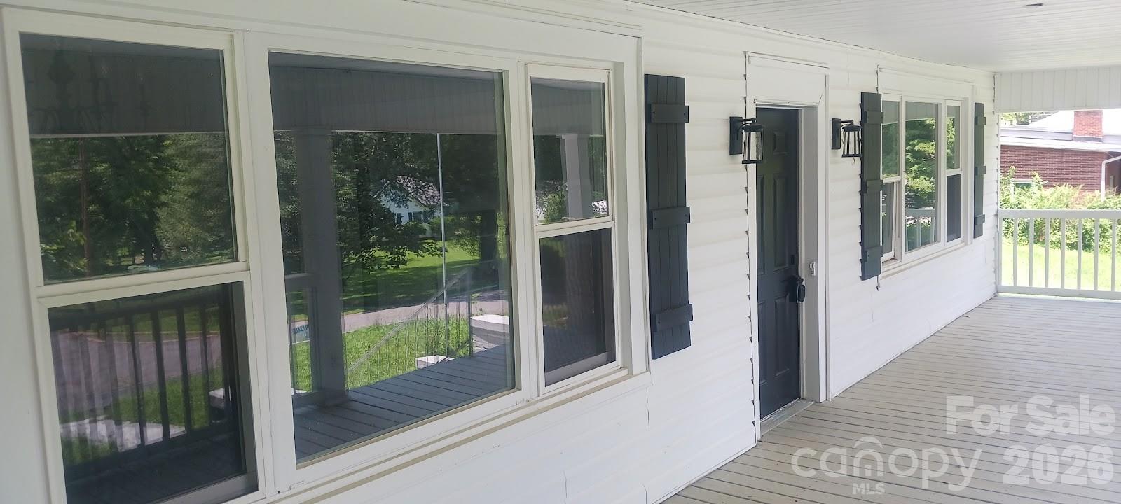 105 N Inman Avenue Property Photo 6