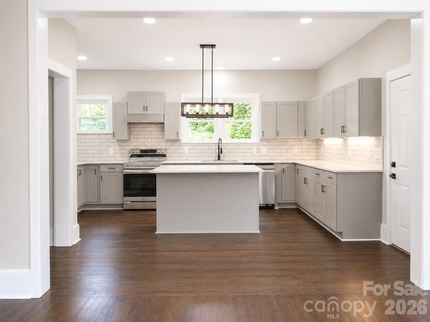 105 N Inman Avenue Property Photo 8