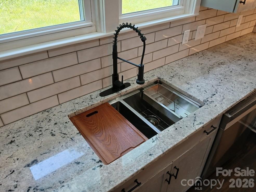 105 N Inman Avenue Property Photo 13