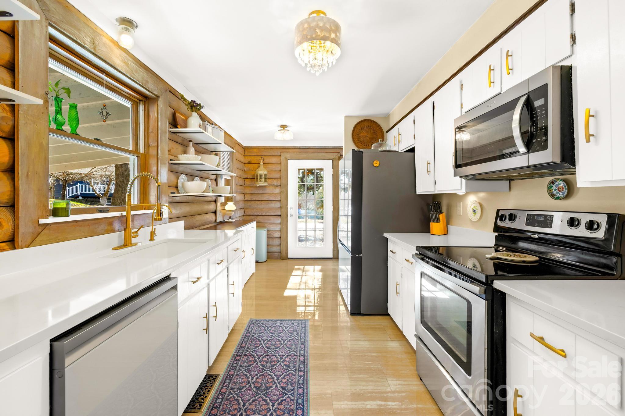 294 Carroll Cove Property Photo 6