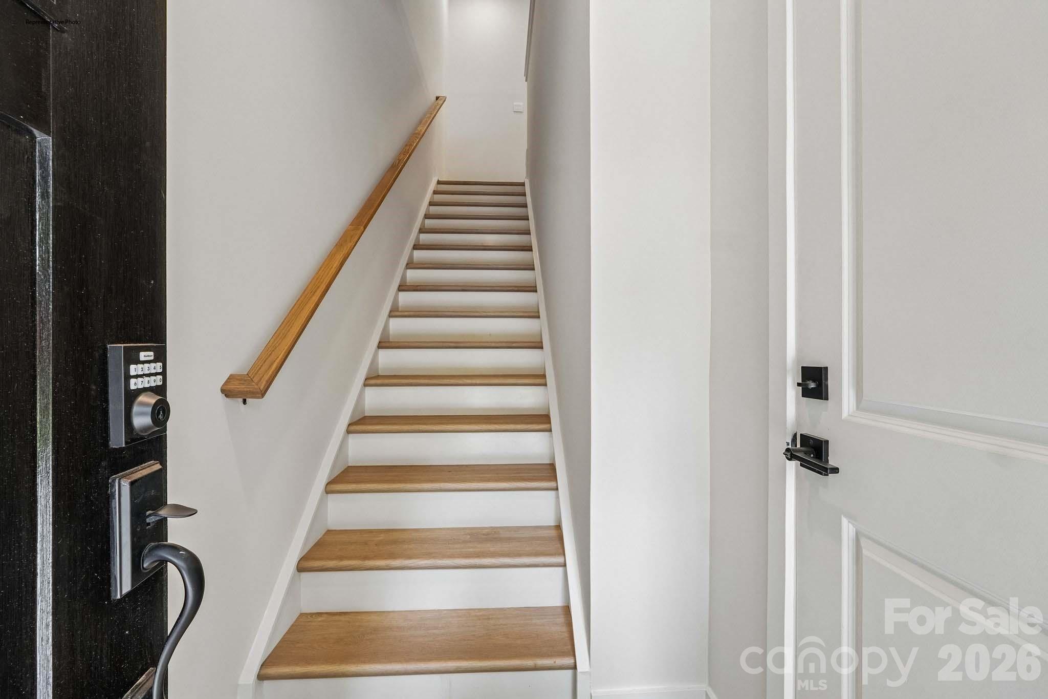 715 Silvertree Way Property Photo 2