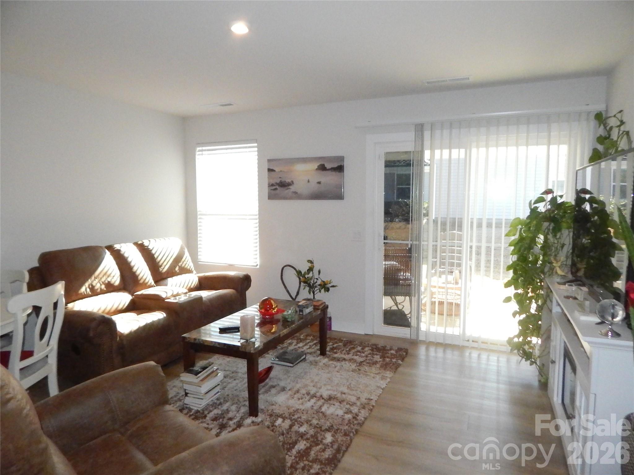 330 Damask Drive Property Photo 6