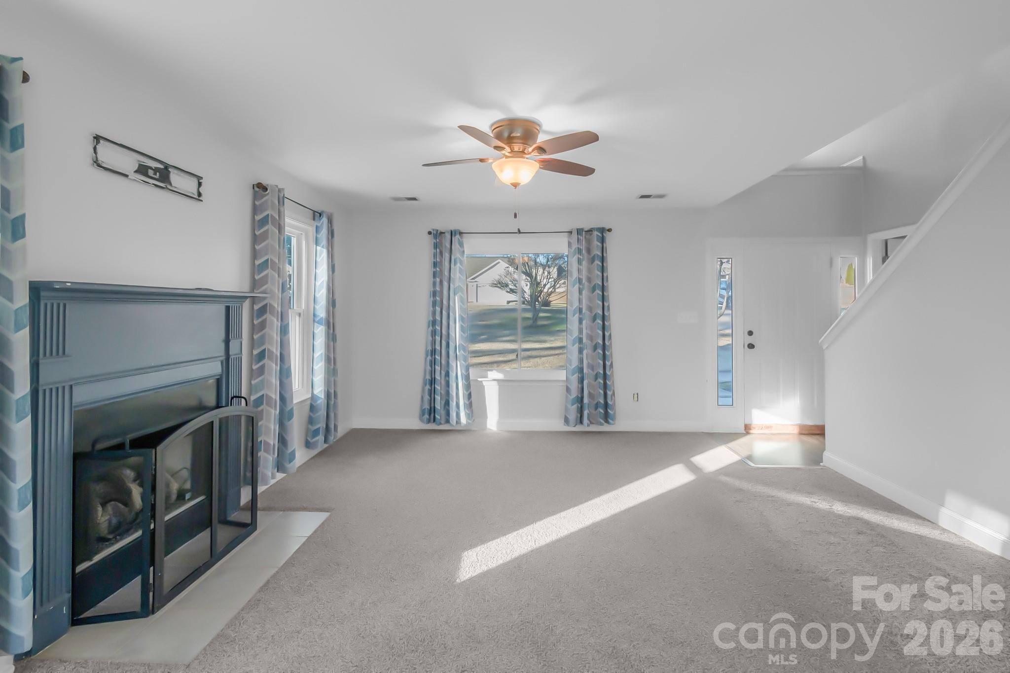 2984 Daffodil Court Property Photo 6