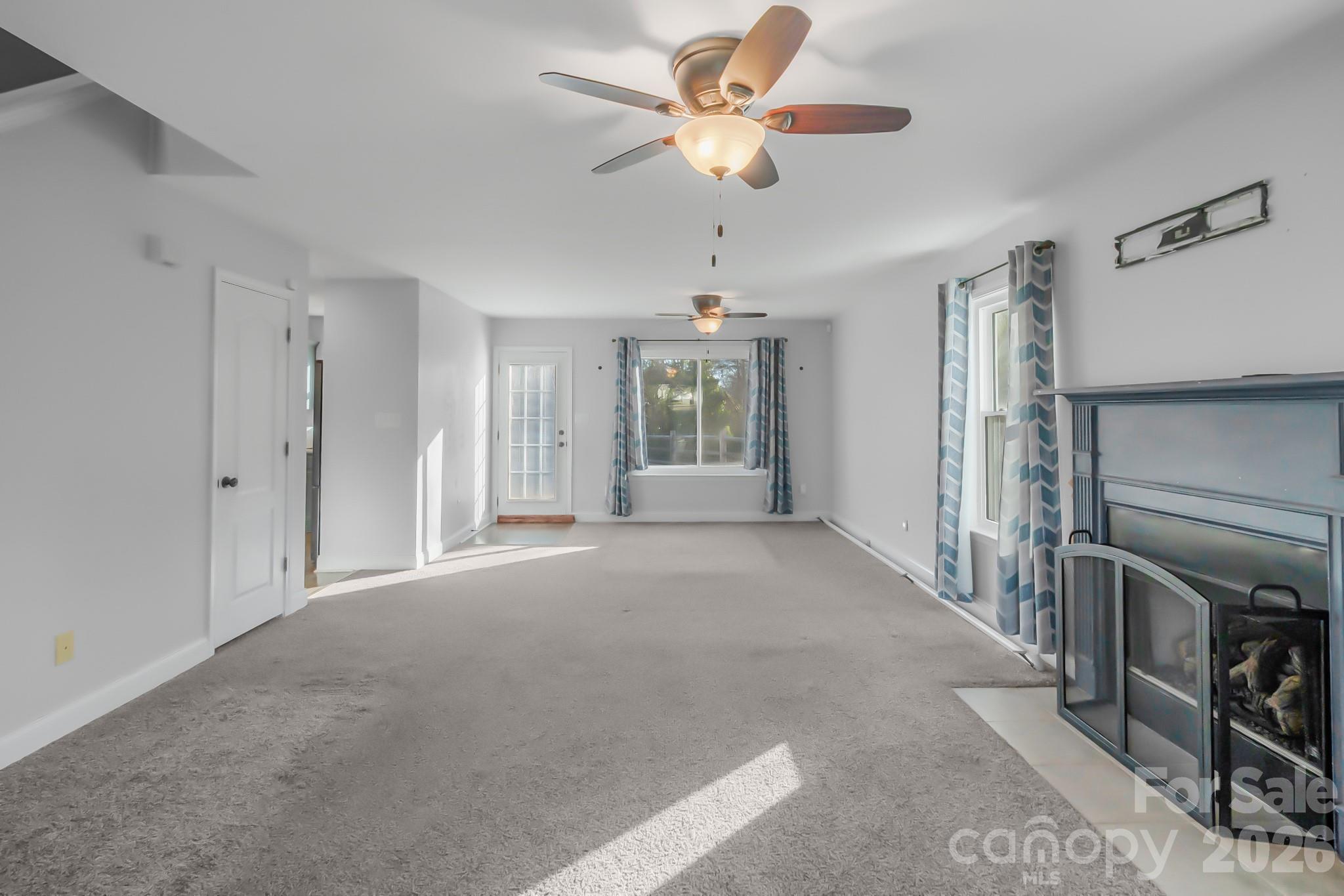2984 Daffodil Court Property Photo 7