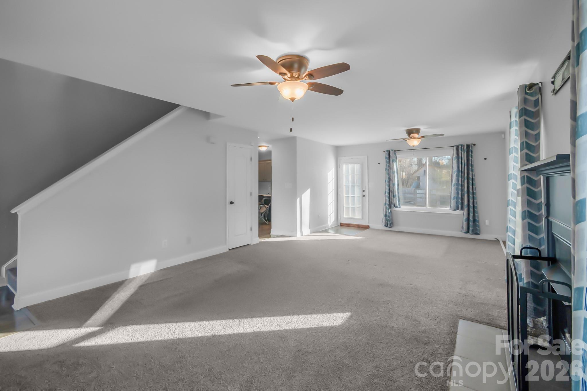2984 Daffodil Court Property Photo 8