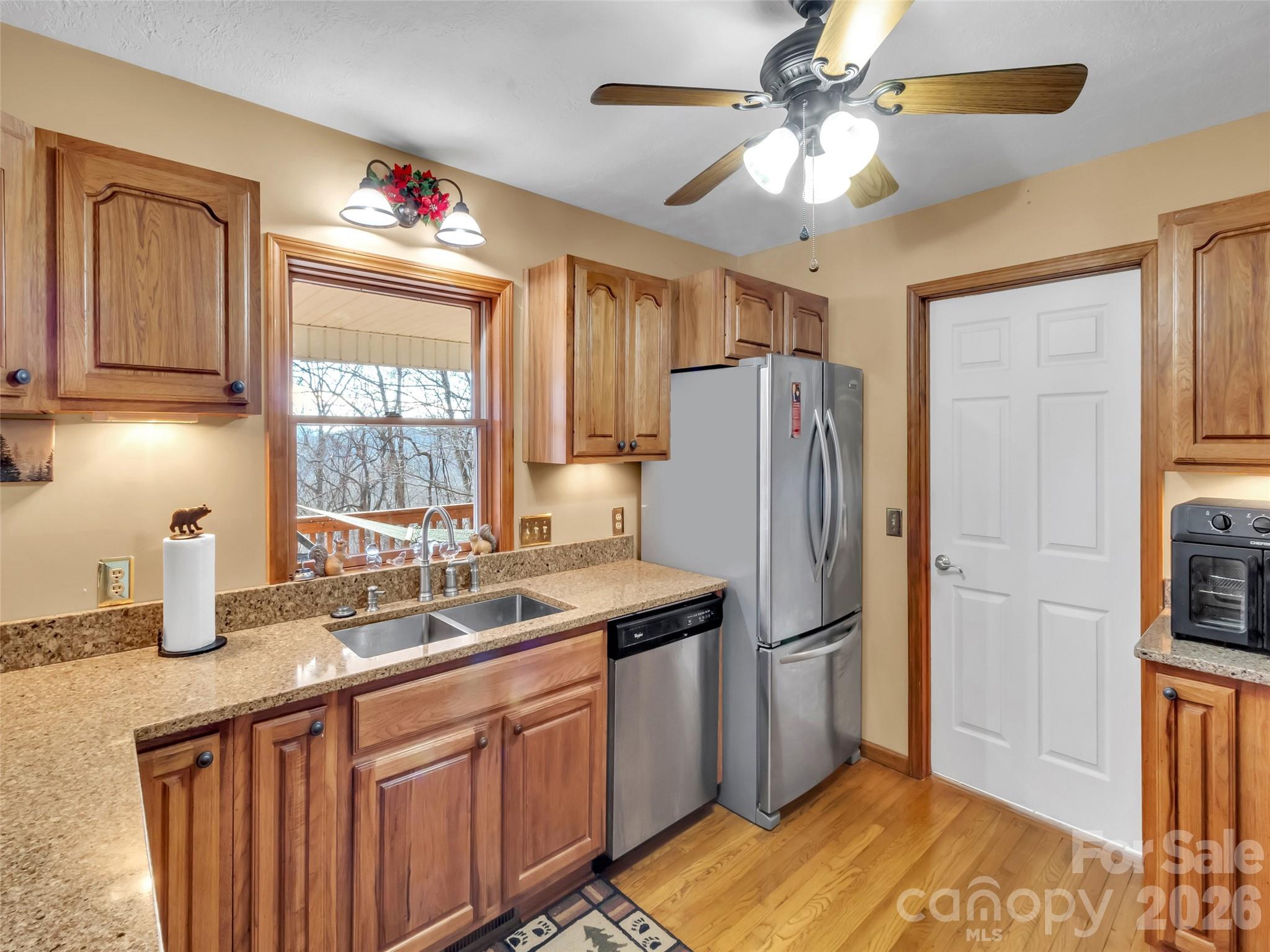 371 Falcon Ridge Drive Property Photo 12