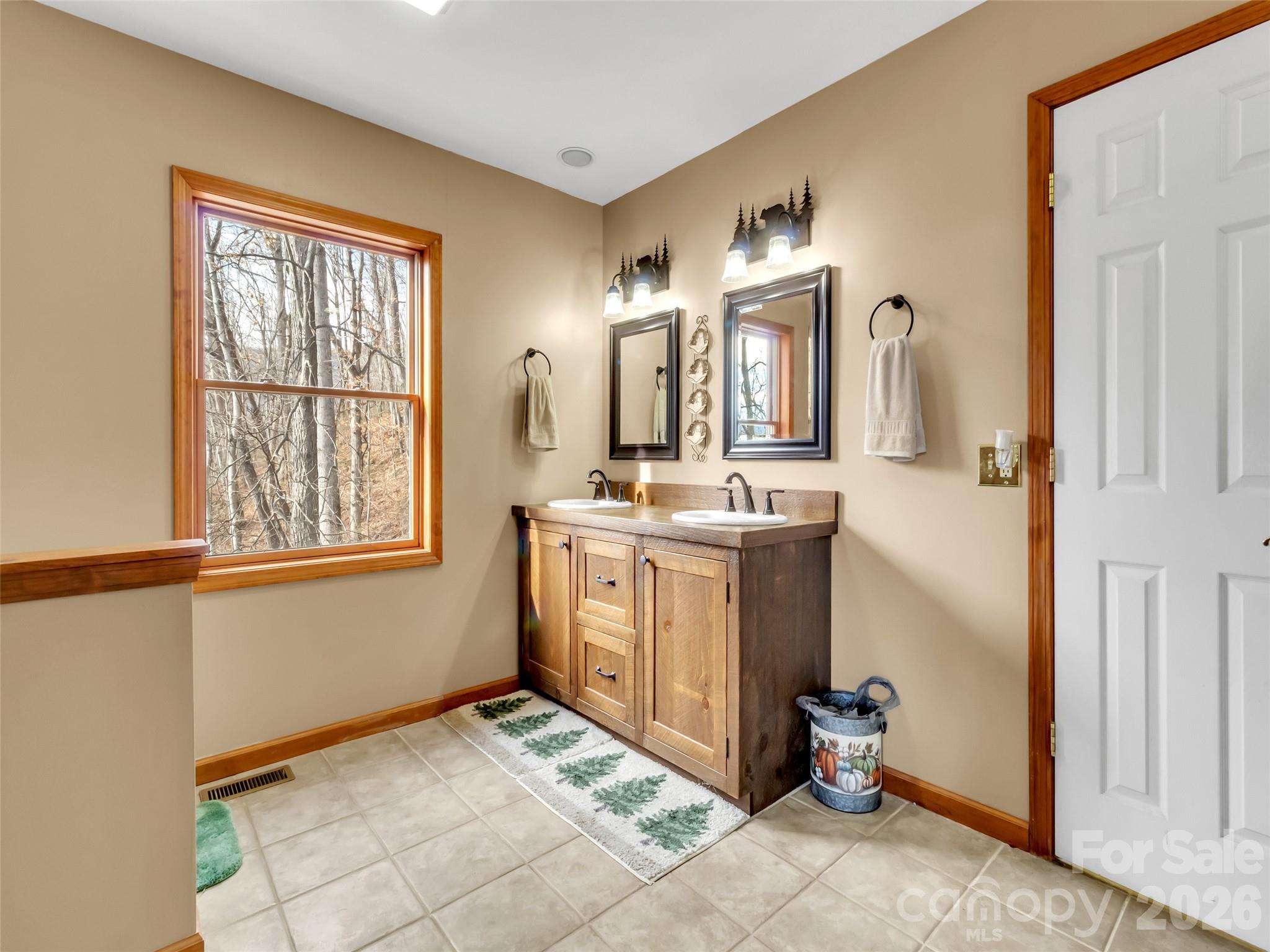 371 Falcon Ridge Drive Property Photo 16