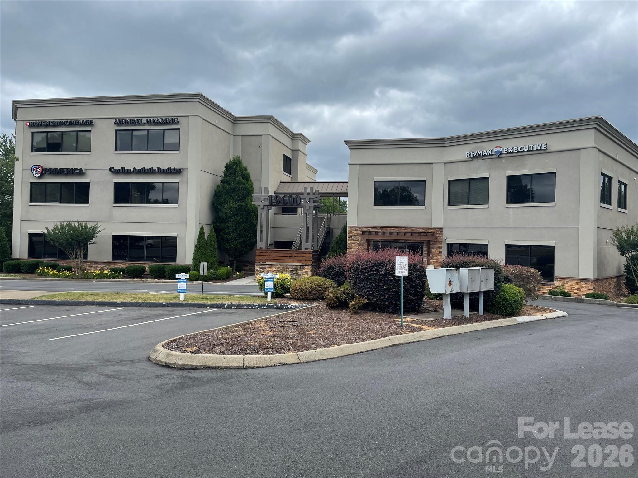 19600 W Catawba Avenue Property Photo 1