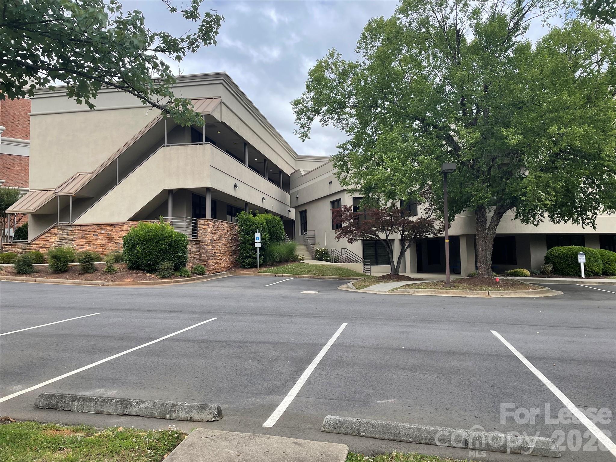 19600 W Catawba Avenue Property Photo 2