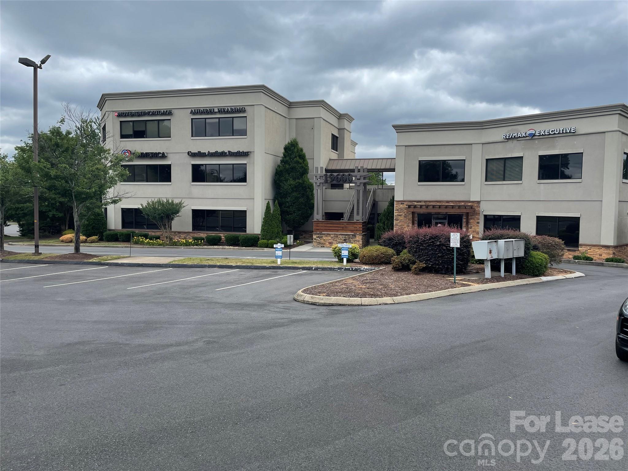 19600 W Catawba Avenue Property Photo 4