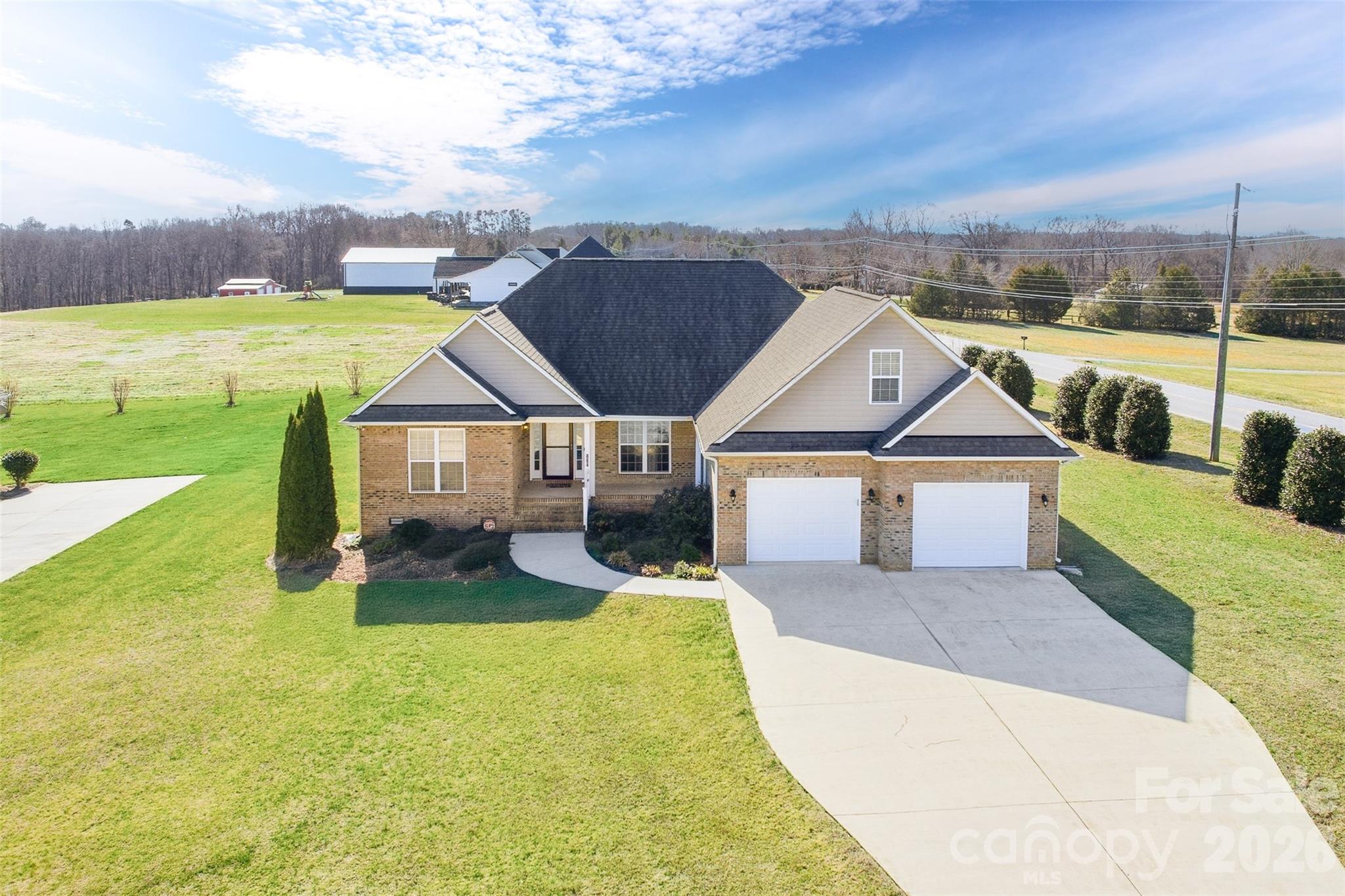 884 Clear Creek Circle Property Photo 1