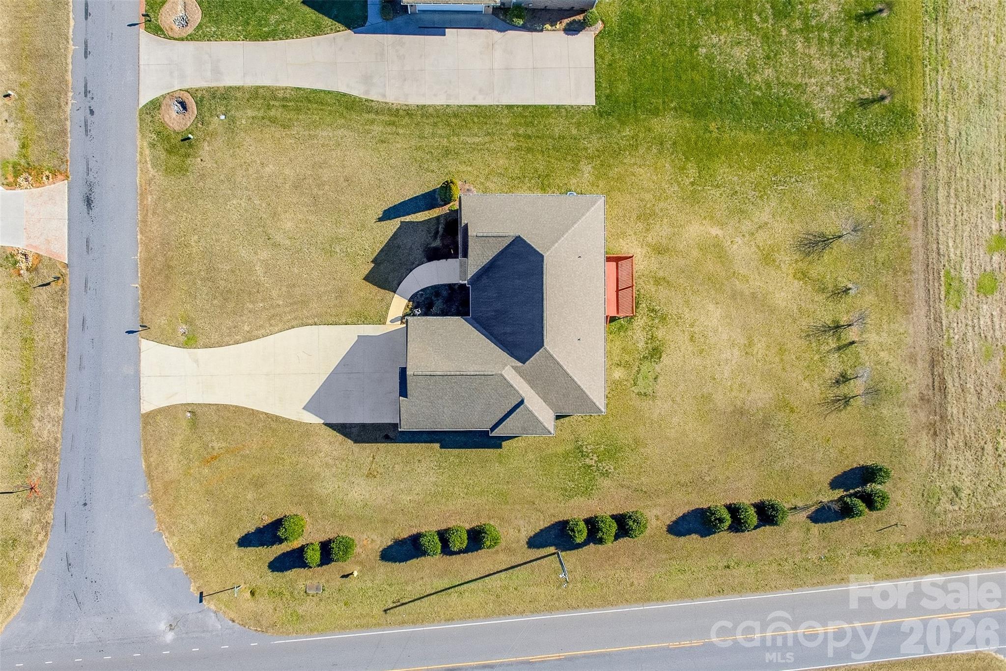 884 Clear Creek Circle Property Photo 3