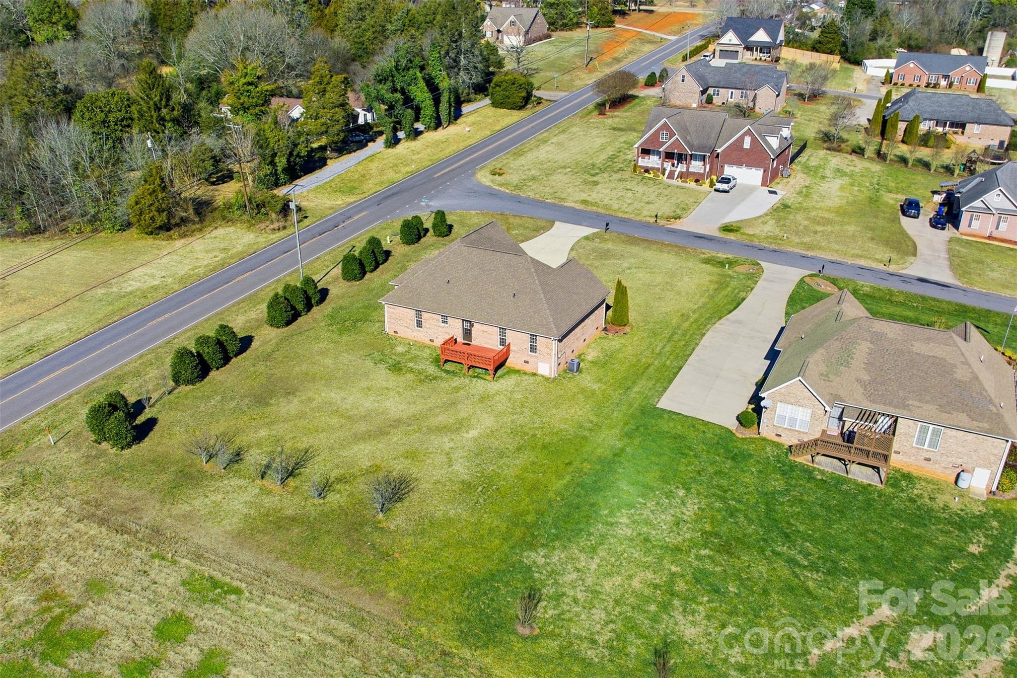 884 Clear Creek Circle Property Photo 4