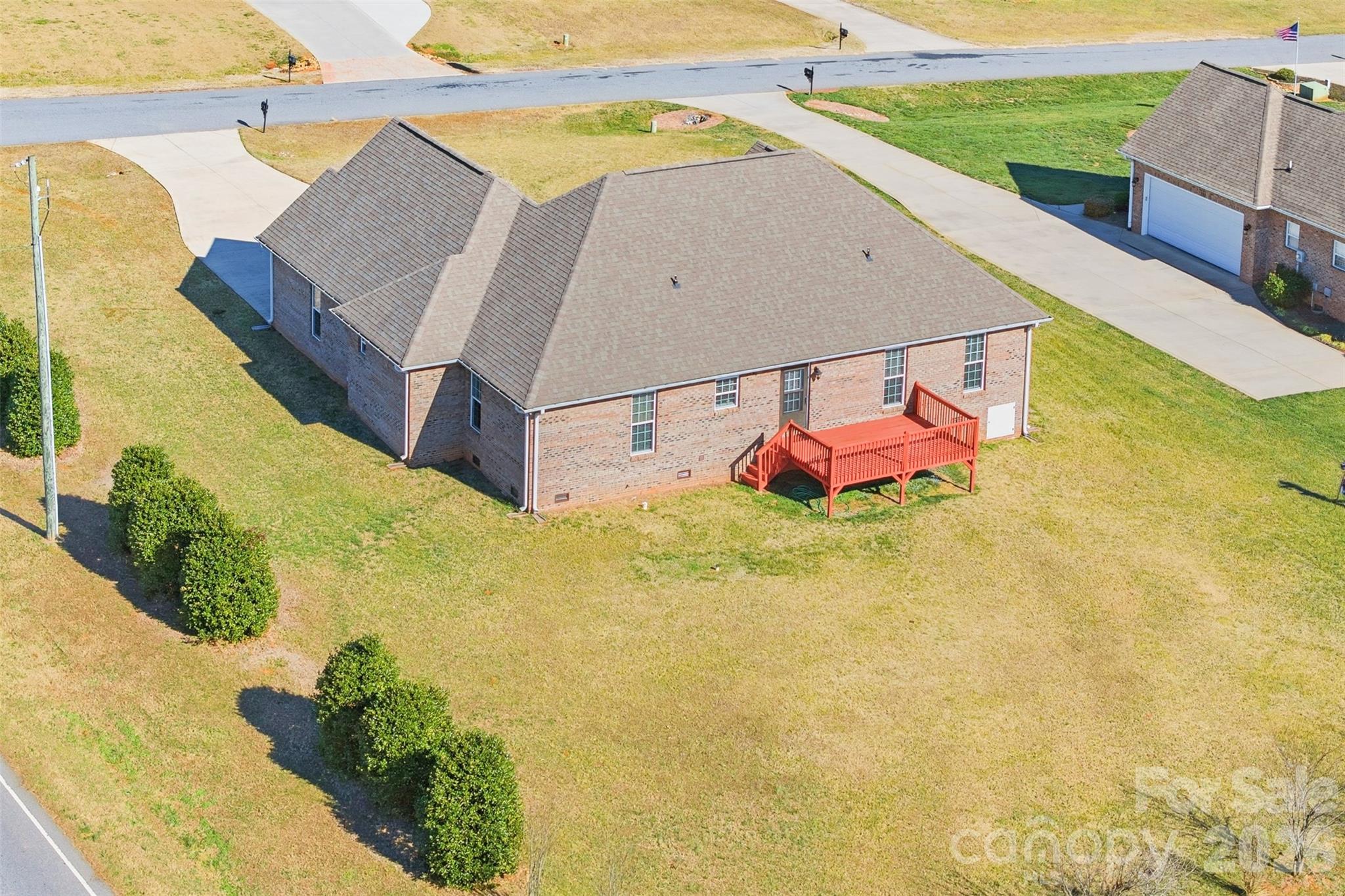 884 Clear Creek Circle Property Photo 5
