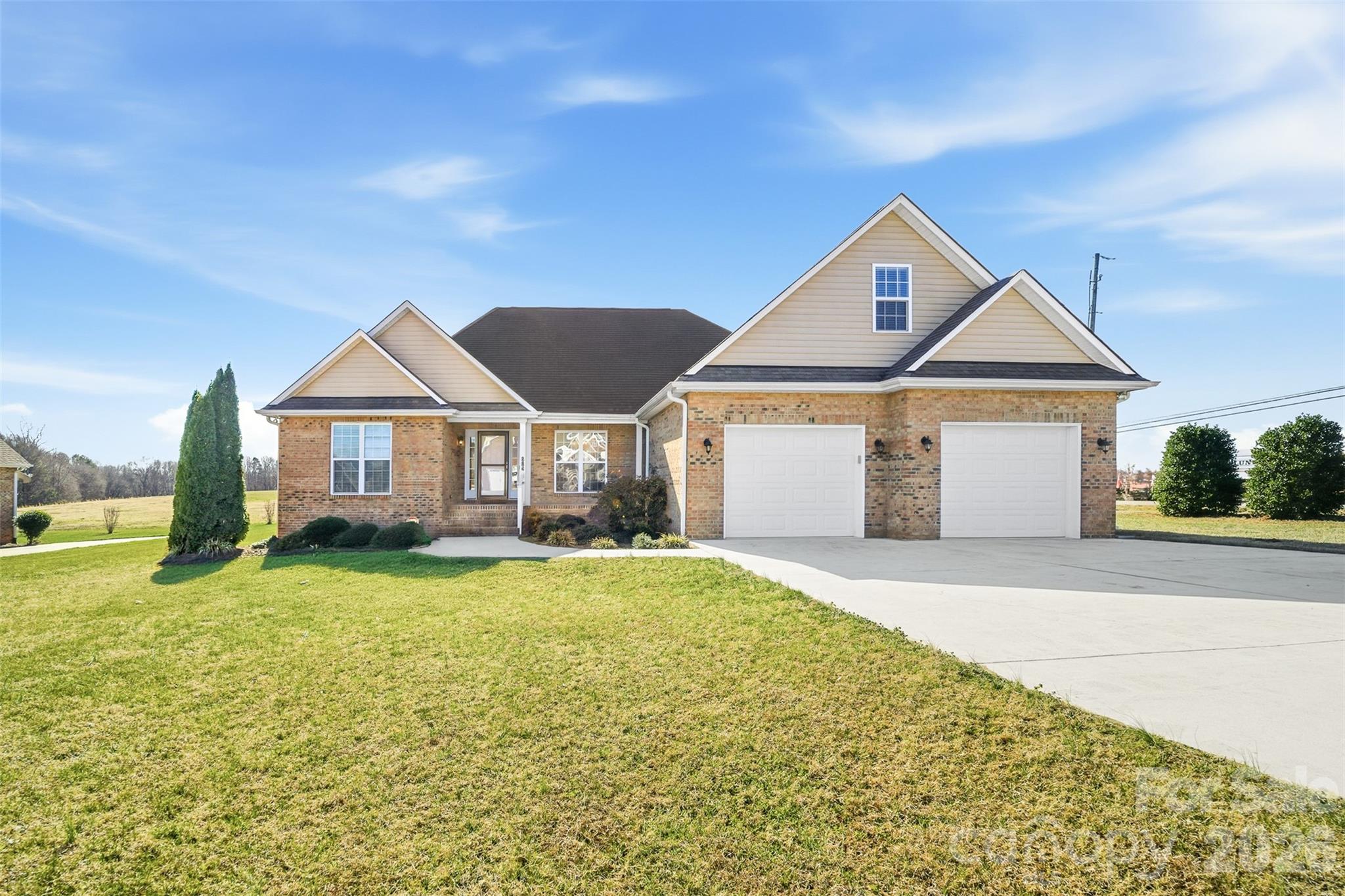 884 Clear Creek Circle Property Photo 6