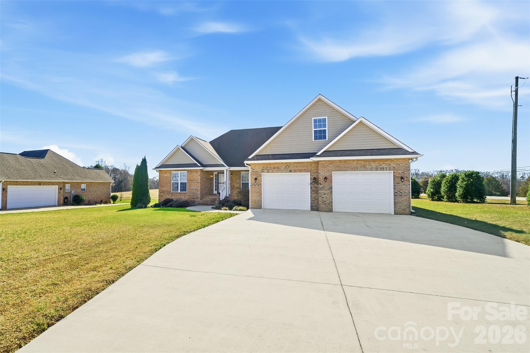 884 Clear Creek Circle Property Photo 8