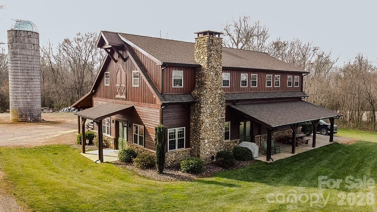 530 Upright Road Property Photo 1