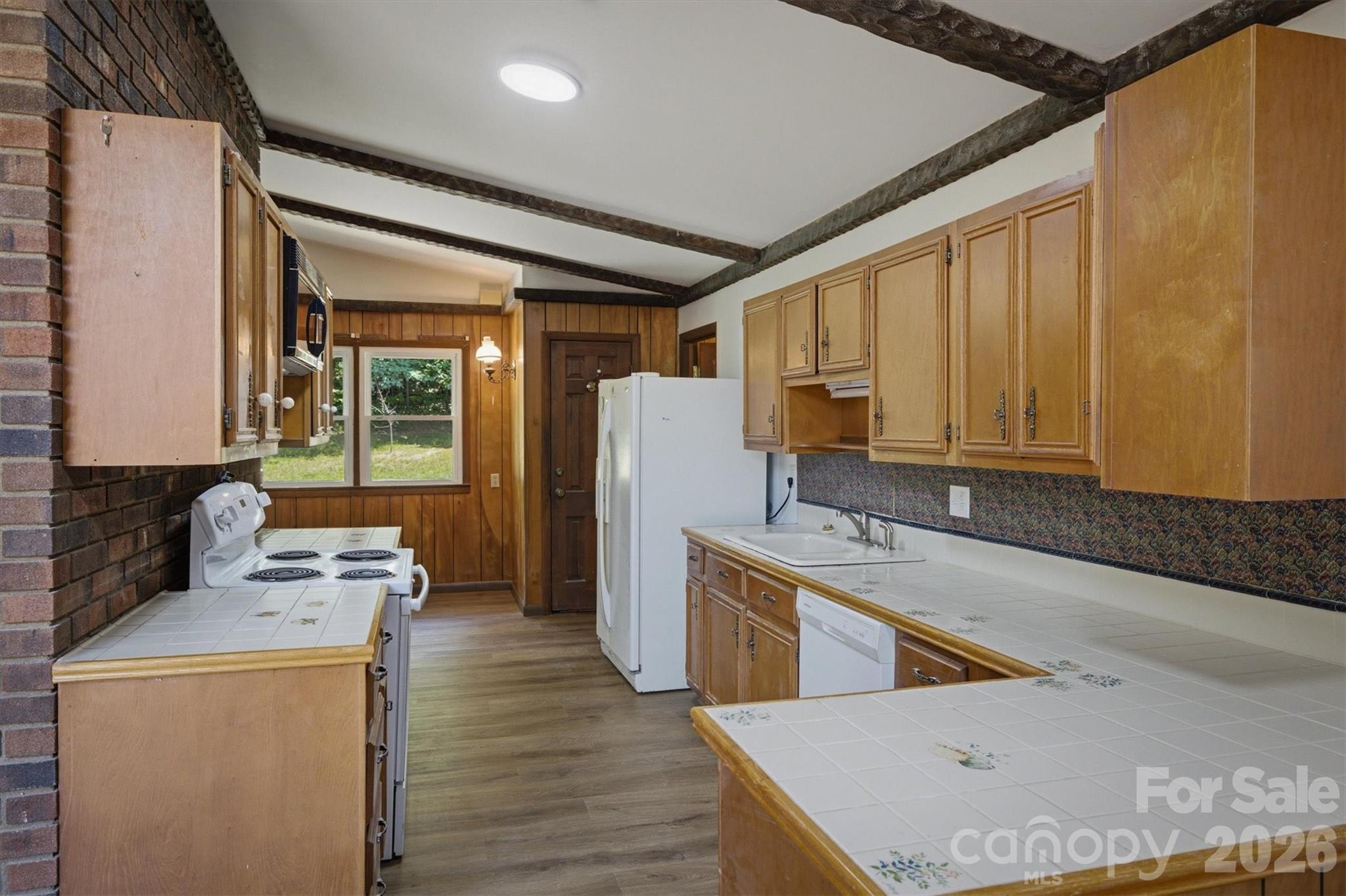 2671 Shady Grove Road Property Photo 6