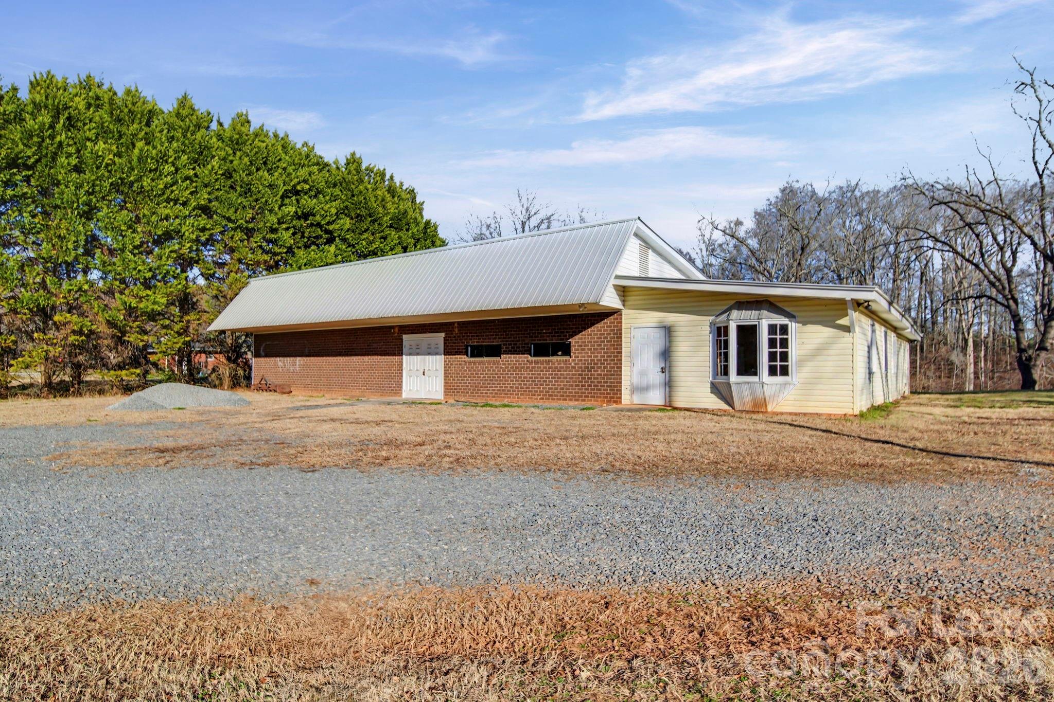 2065 Lower Palmer Road Property Photo 3