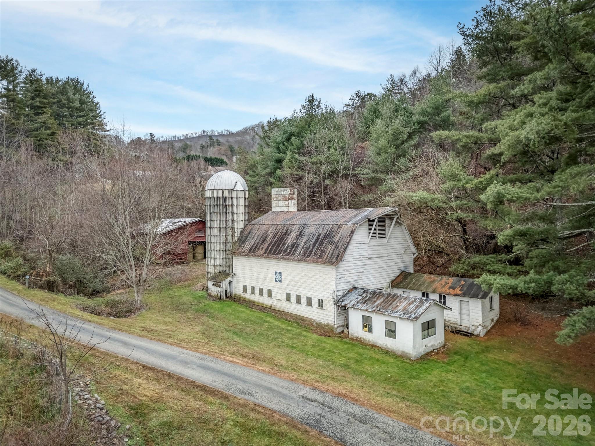 896 Newfound Road Property Photo 3
