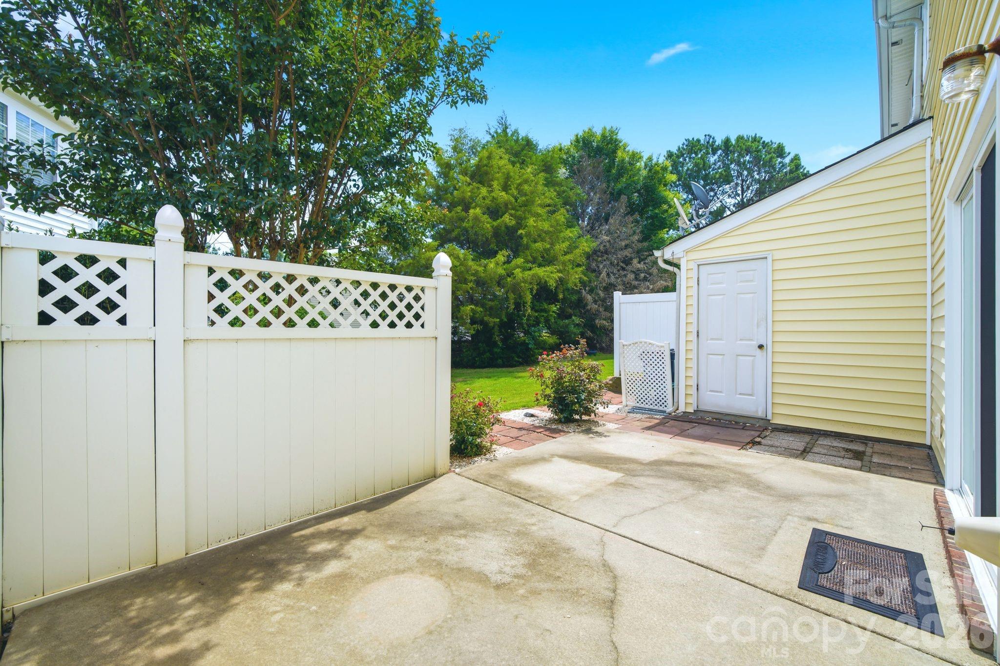 8038 Long House Lane Property Photo 32